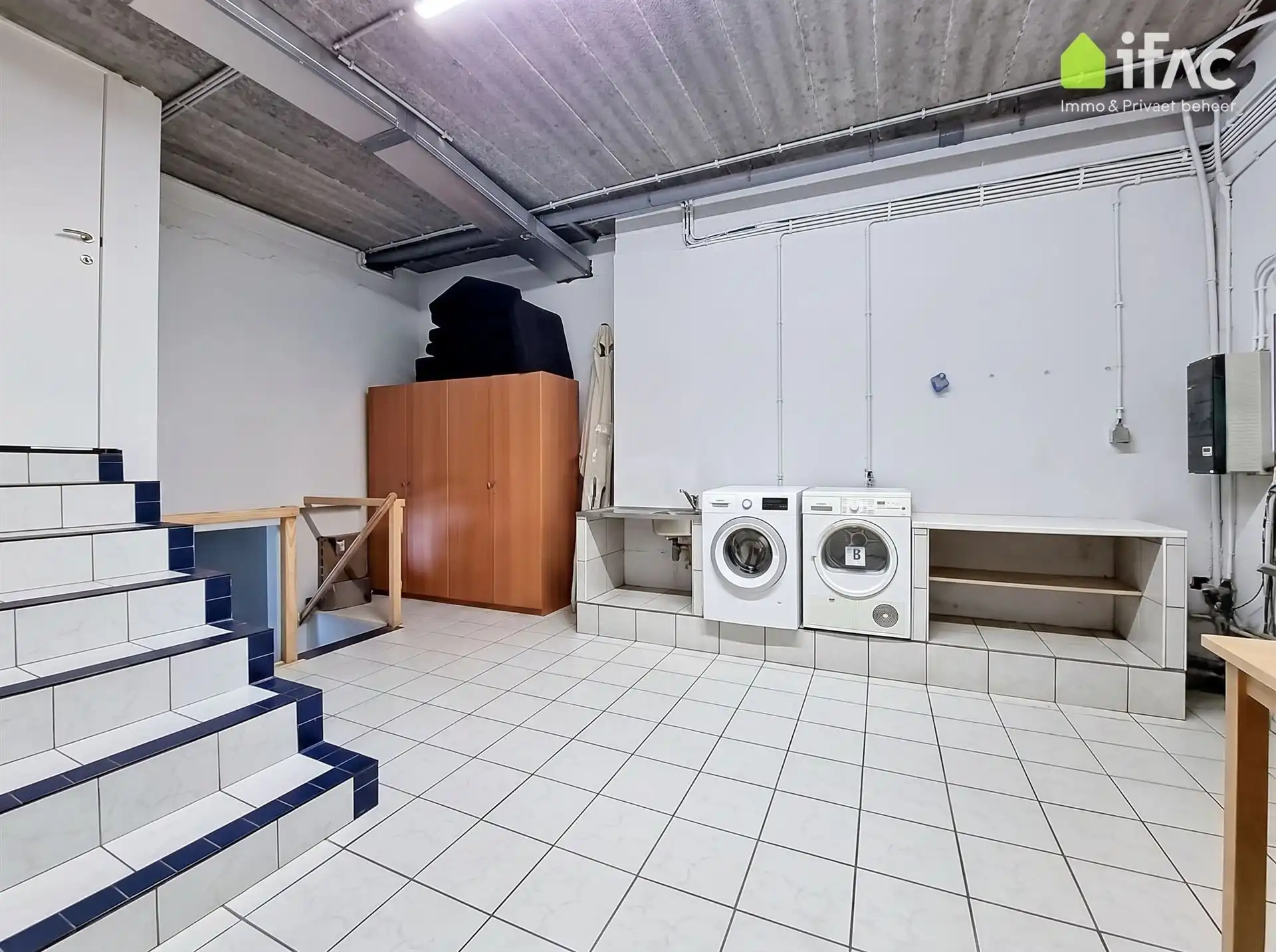 Unieke moderne split-levelvilla met zwembad op 17a83ca foto 33