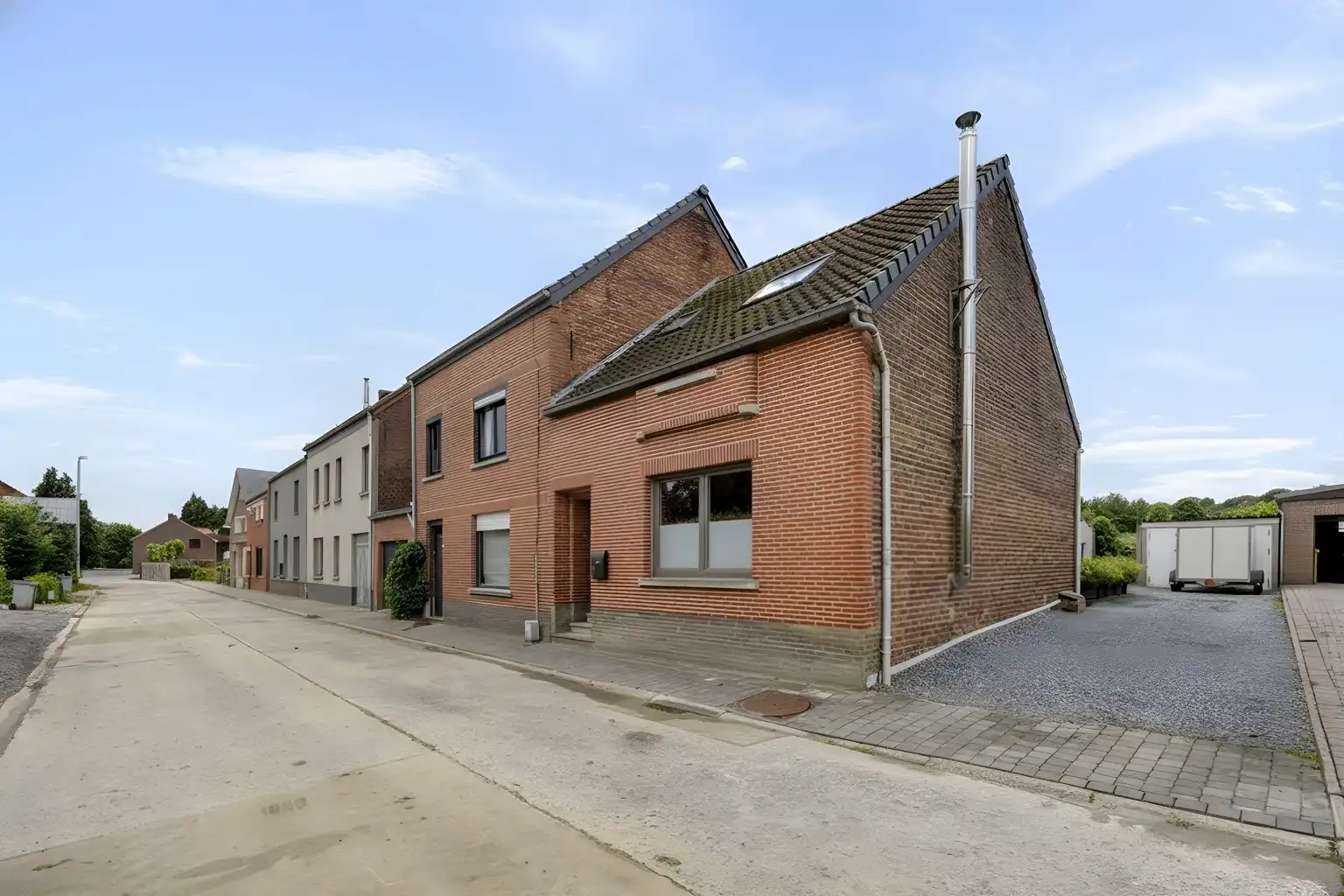 Instapklare woning in doodlopende straat te Vertrijk foto 3