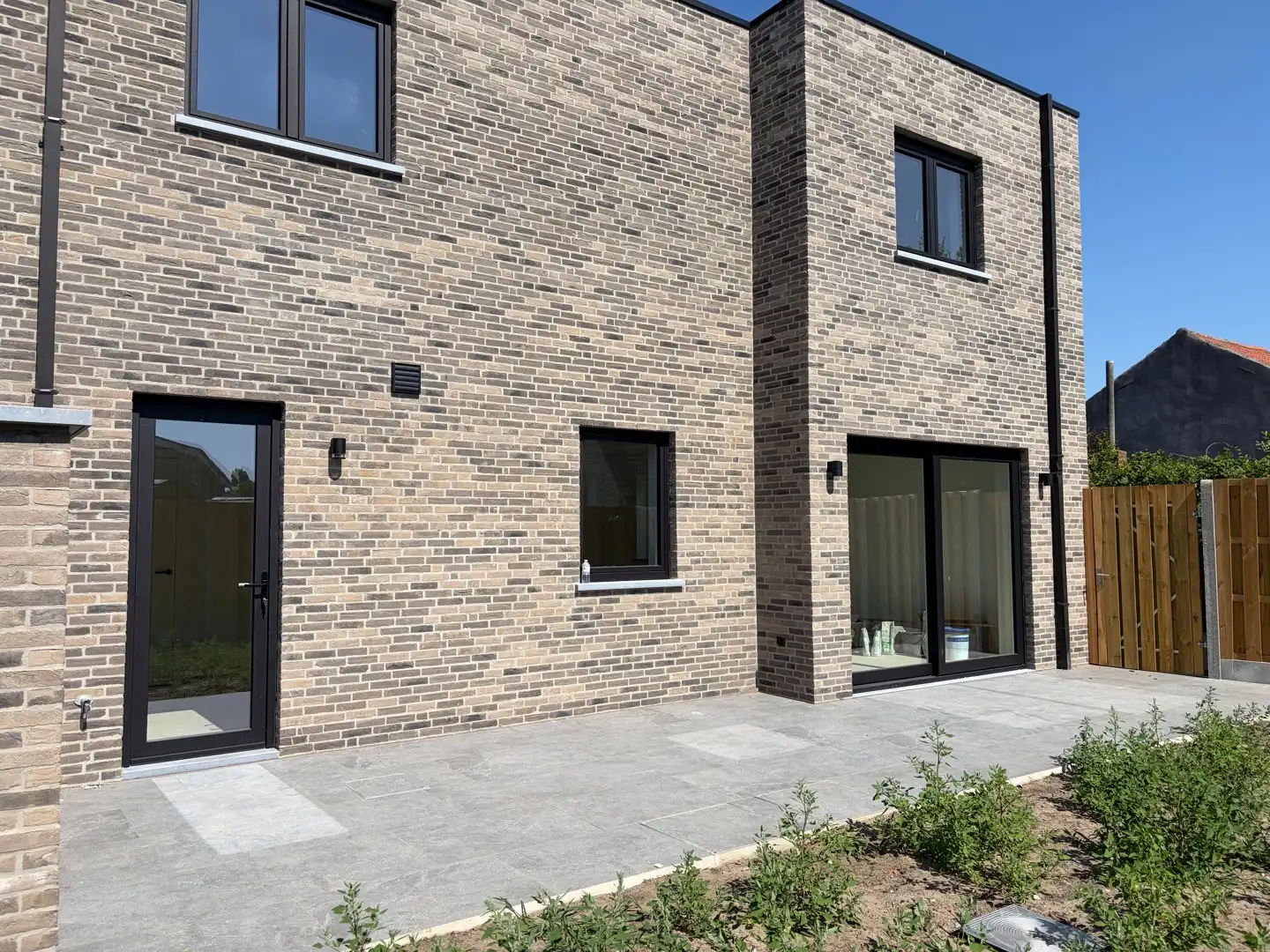 Moderne halfopen woning met 3 slpk, garage en tuin foto 17