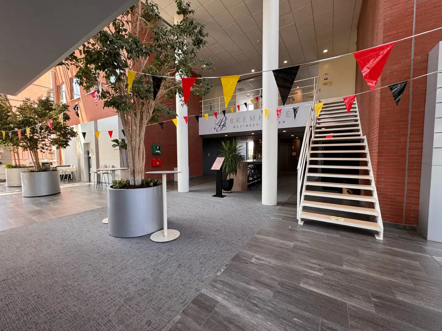 Instapklare kantoorruimte van 705 m² in Ieper foto 6