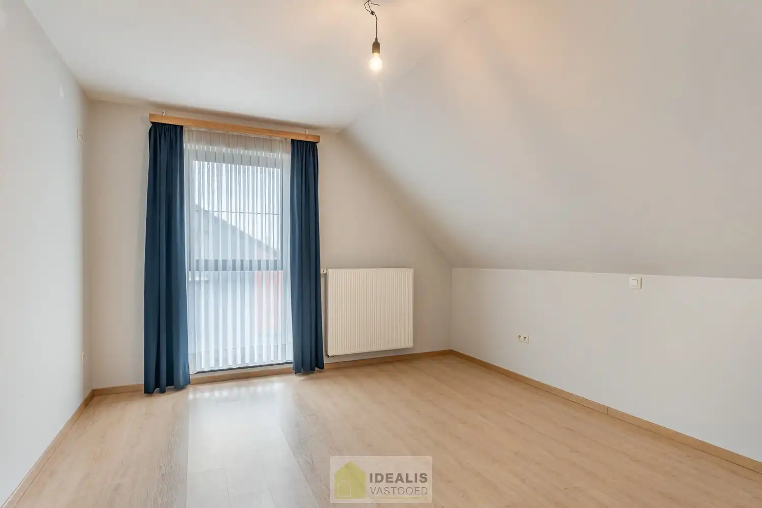 IDEALIS VASTGOED – INSTAPKLAAR DUPLEX APPARTEMENT GELEGEN OP UITERST CENTRALE LOCATIE TE HECHTEL-EKSEL foto 24