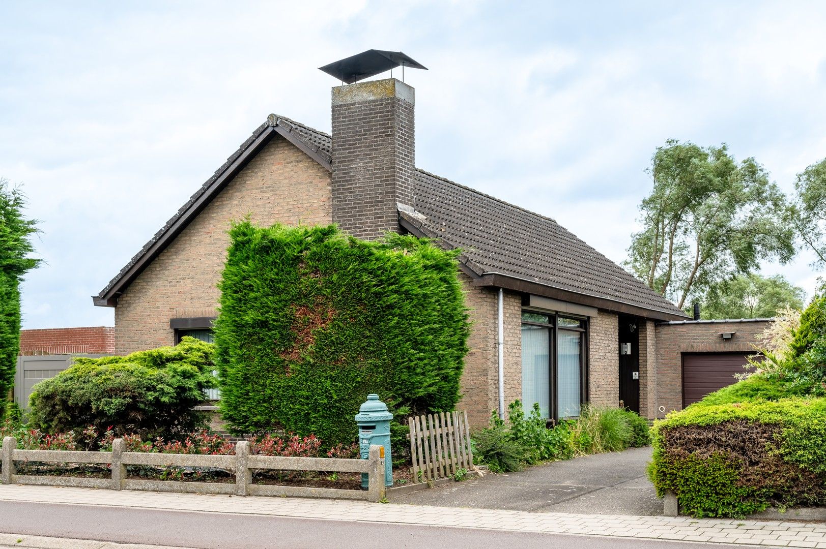 Hoofdfoto van de publicatie: Knappe bungalow op perceel van 1209 m2