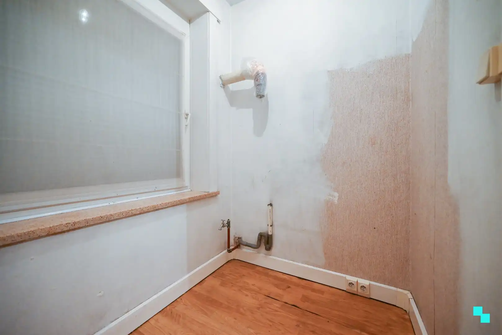 Halfopen bebouwing met garage nabij centrum Izegem foto 25