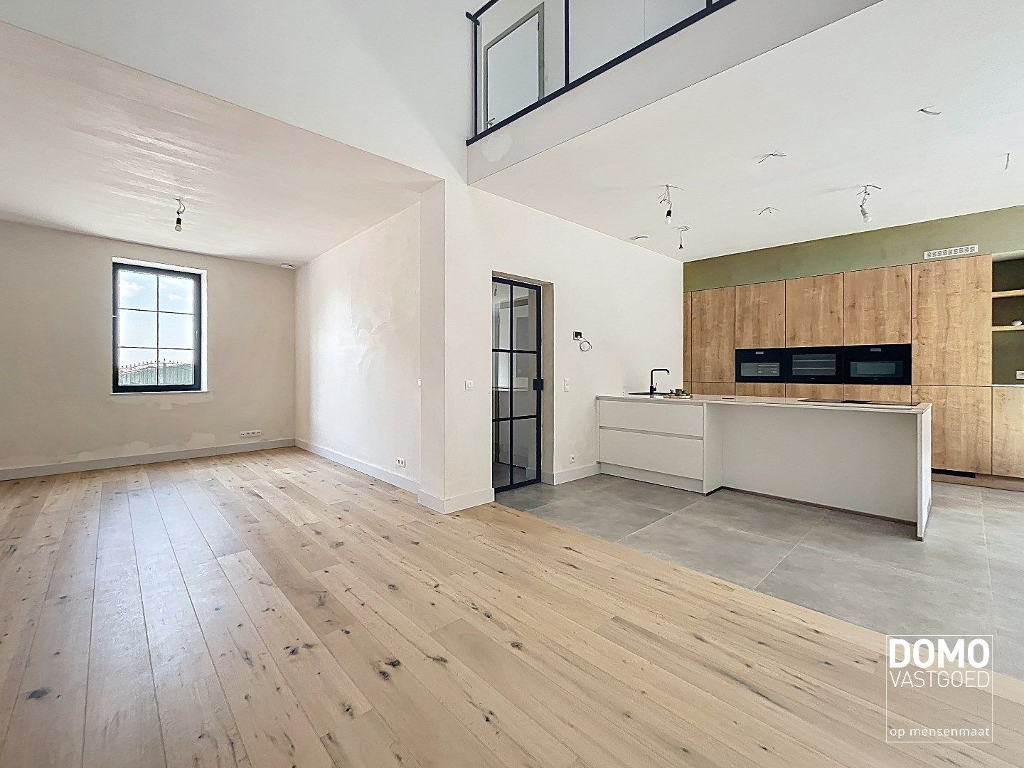 PRACHTIG GERENOVEERDE, LICHTRIJKE WONING MET 3 SLAAPKAMERS, 2 BADKAMERS, EEN ZONNIGE TUIN EN 2 PARKEERPLAATSEN TE GINGELOM (MIELEN-BOVEN-AALST)   foto 3