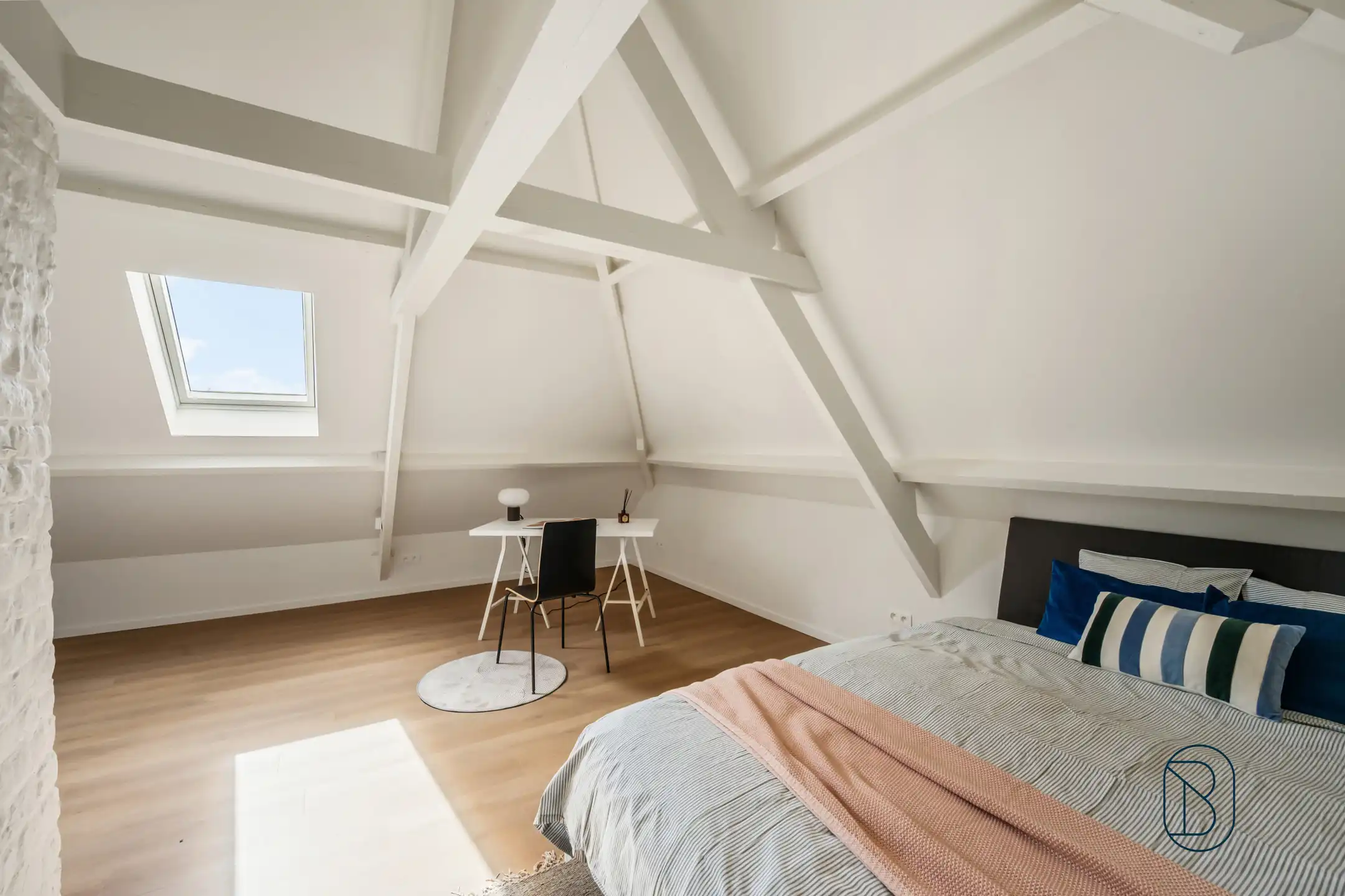 Kwalitatief gerenoveerde woning met 3 slk en leuk terras!  foto 19