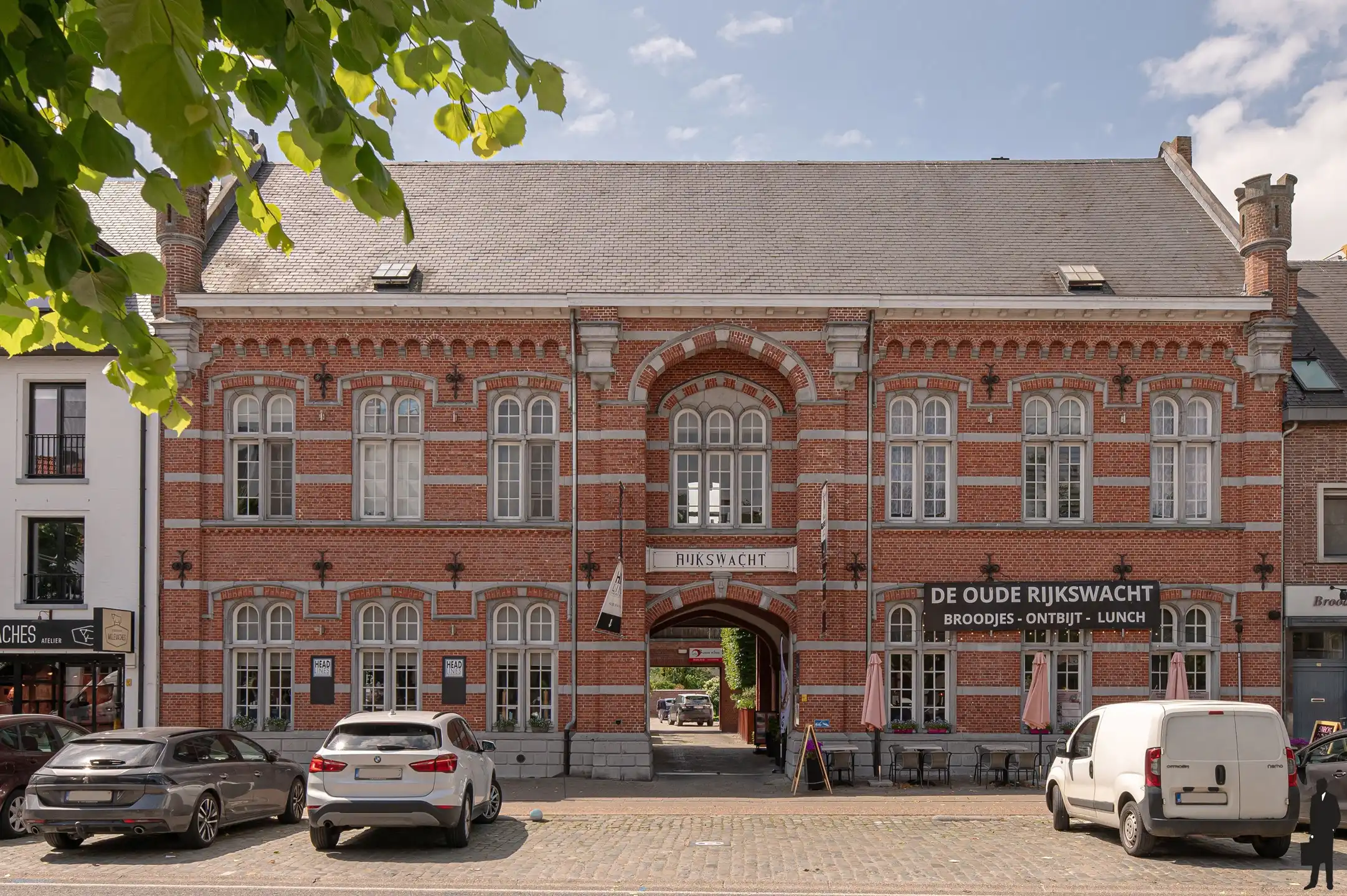 Duplexappartement met prachtig terras (40m²!) gelegen in centrum van Hoogstraten in schitterend monumentaal pand "Residentie De Rijkswacht". foto 9