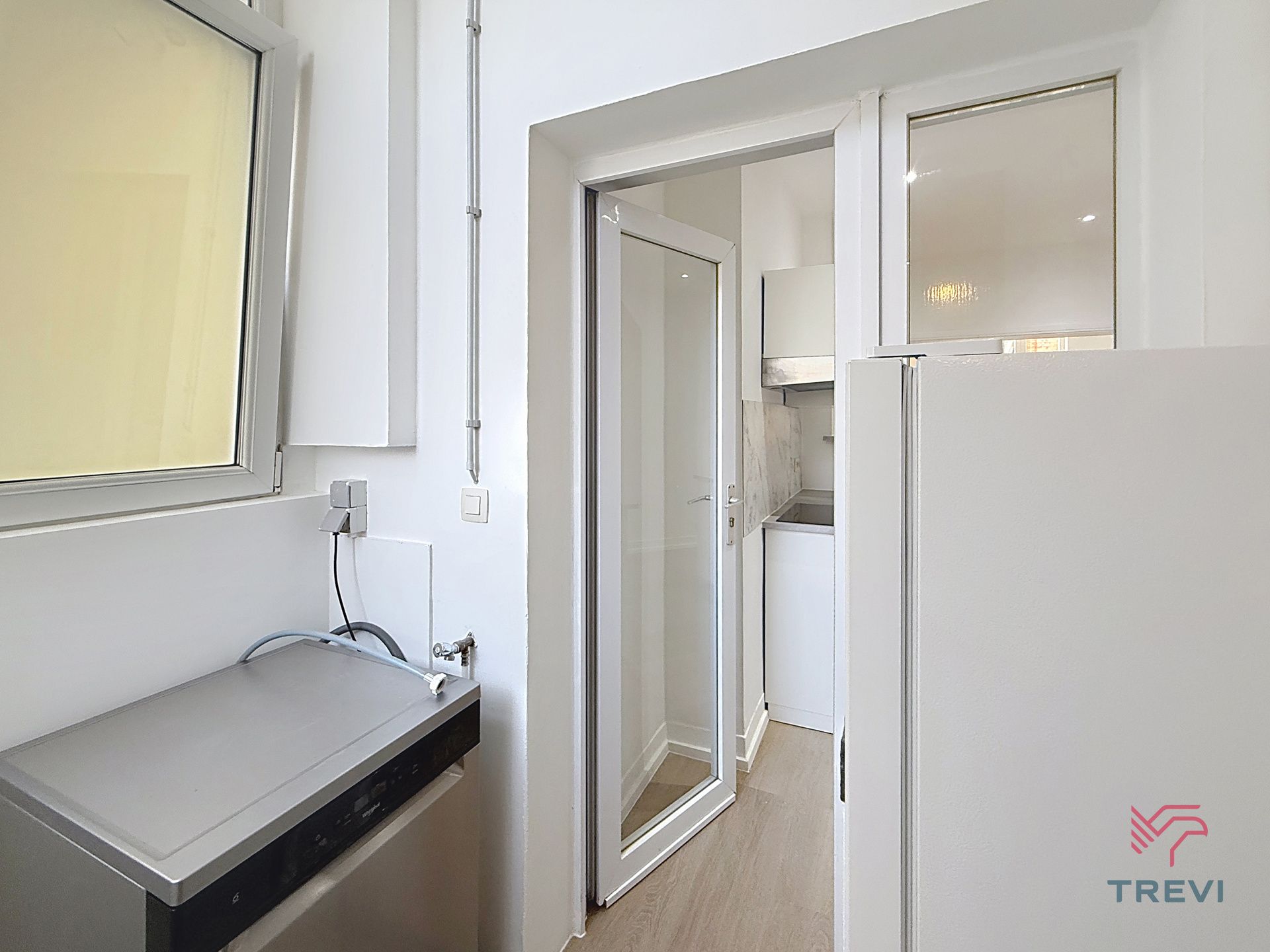 Volledig gerenoveerd appartement met 2 slaapkamers + studeerkamer! foto 8