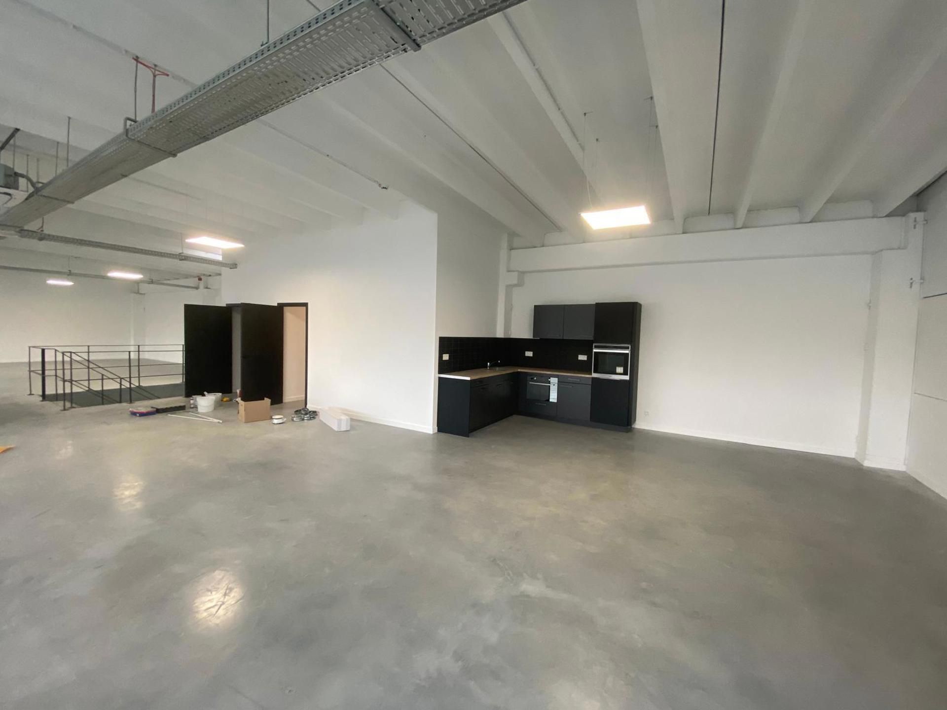 Te huur: Kantoorruimte ca 288m² in industriegebied Kruibeke foto 6