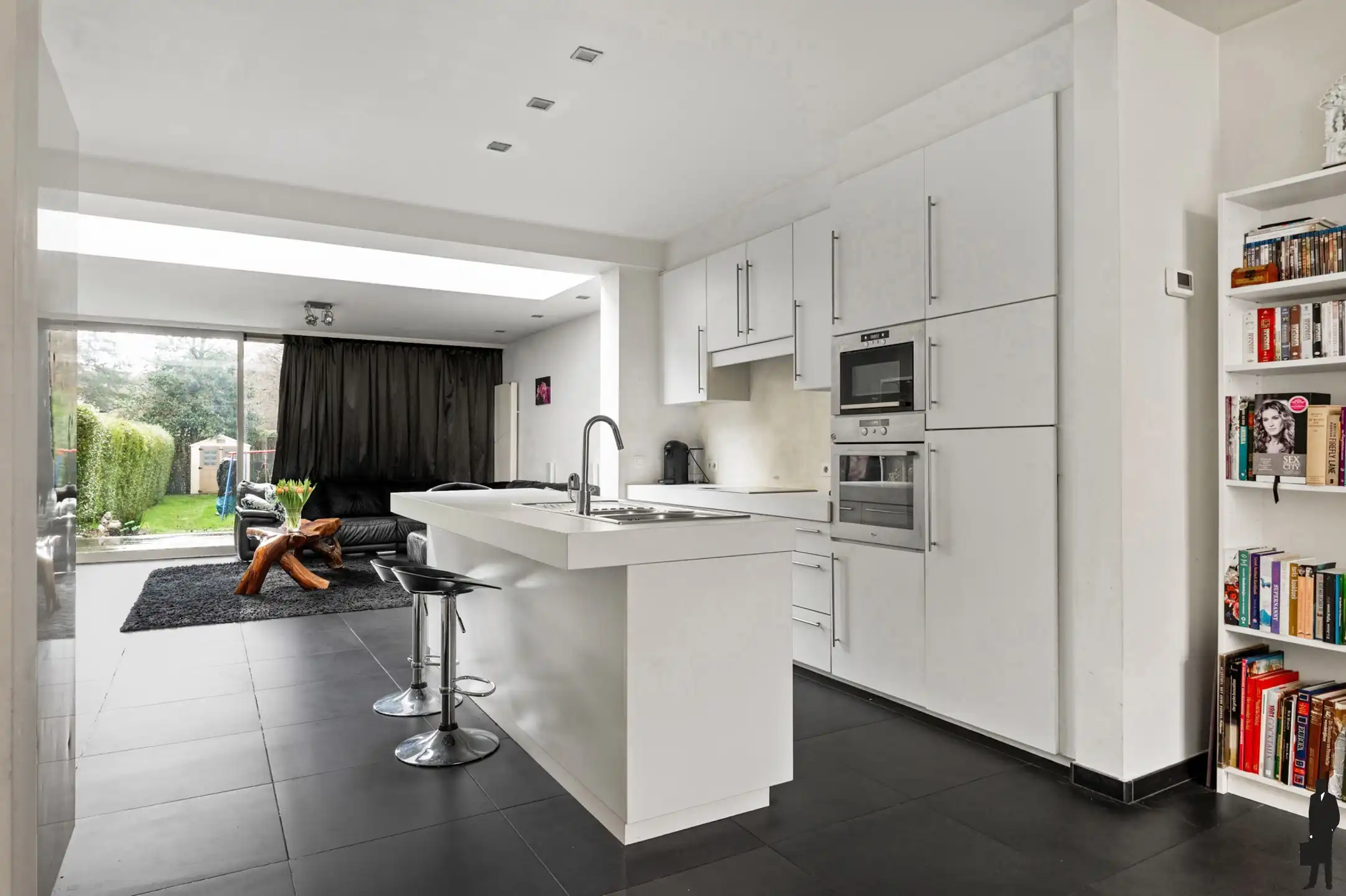 Instapklare woning met 3-4 slaapkamers & tuin in het centrum foto 2