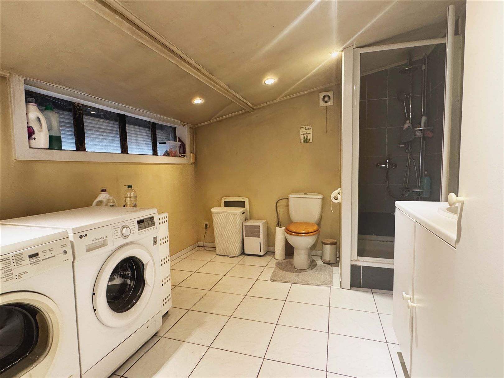 Te renoveren woning met ruime garage & dubbele toegangsweg foto 8