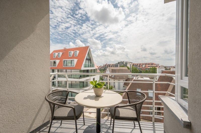 Lichtvolle, instapklare penthouse met drie volwaardige slaapkamers, meerdere terrassen en een open zicht op La Réserve en het Casinoplein. foto 7