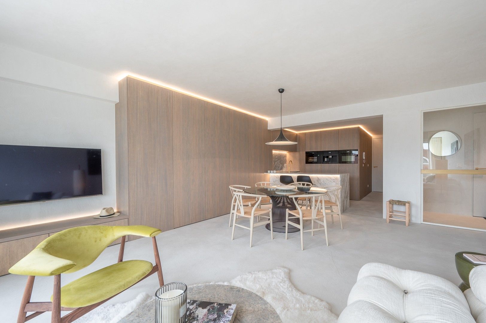 Prachtig gerenoveerd appartement met mooie zichten op een toplocatie vlakbij de winkels en het strand. foto {{pictureIndex}}