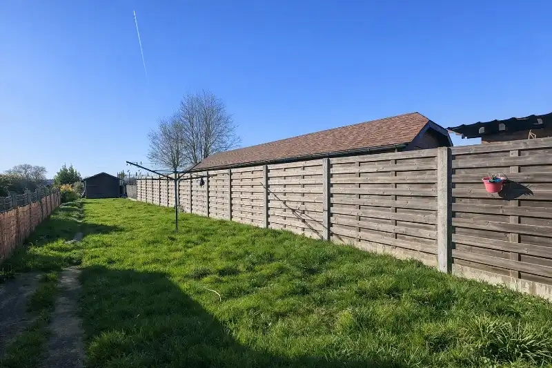 Rijwoning met diepe zonnige tuin in Ingelmunster foto 18