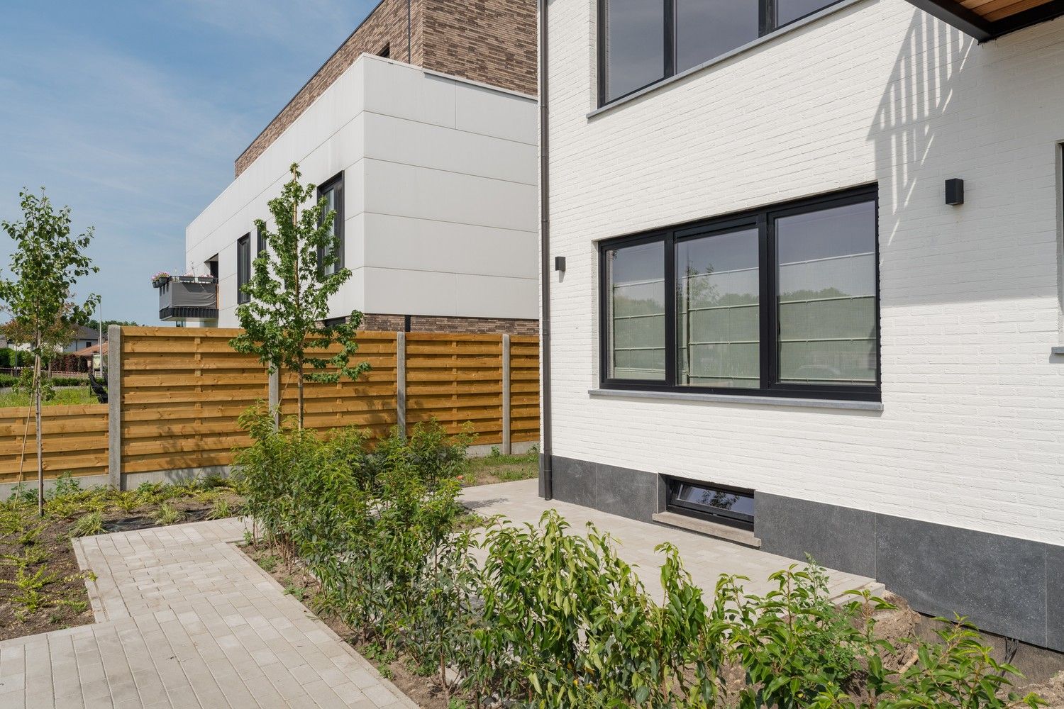 Ruim en volledig gerenoveerd 3 slaapkamer appartement foto 2