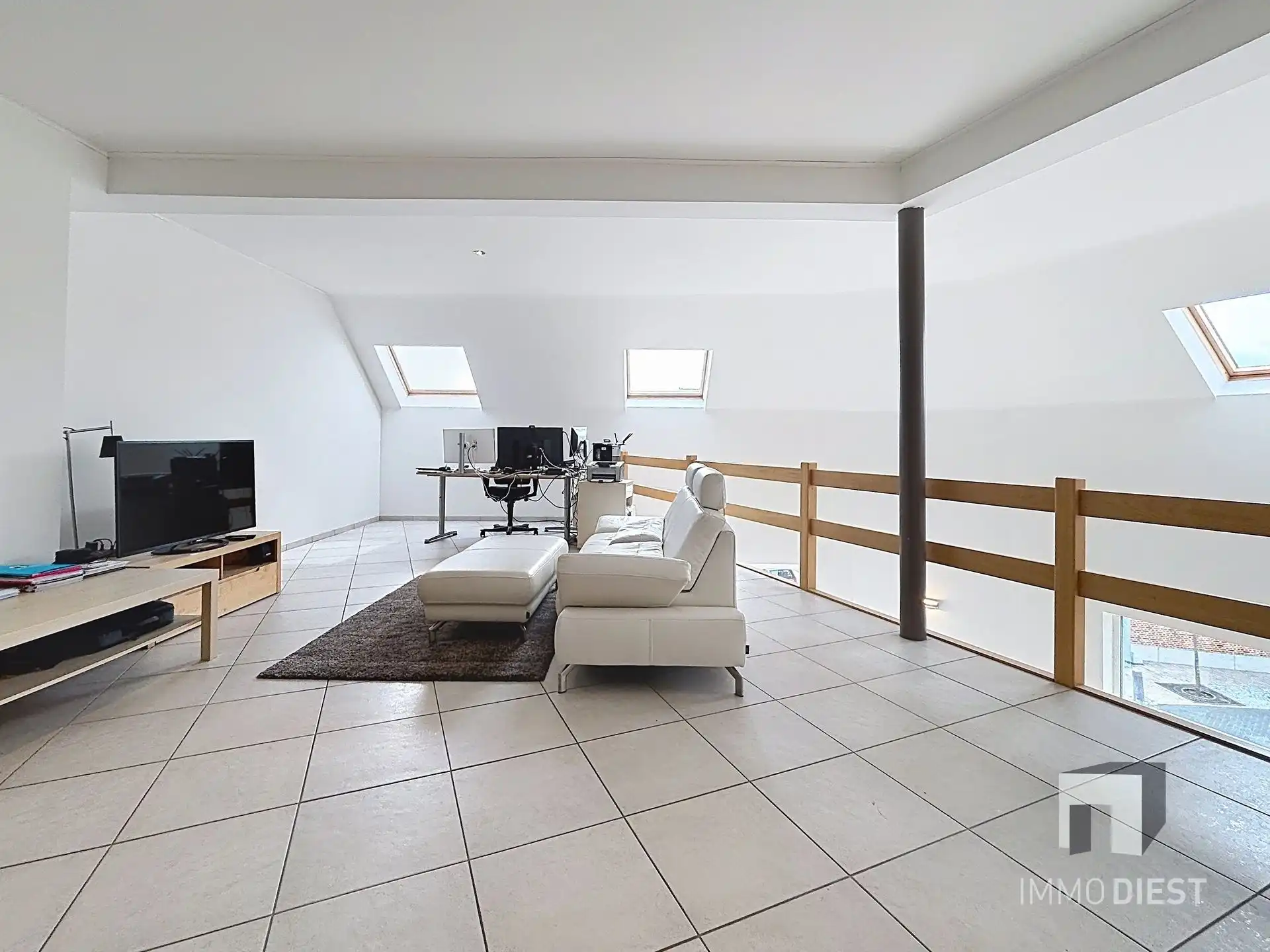 Knap duplexappartement badend in licht op gunstige ligging in Zichem. foto 18