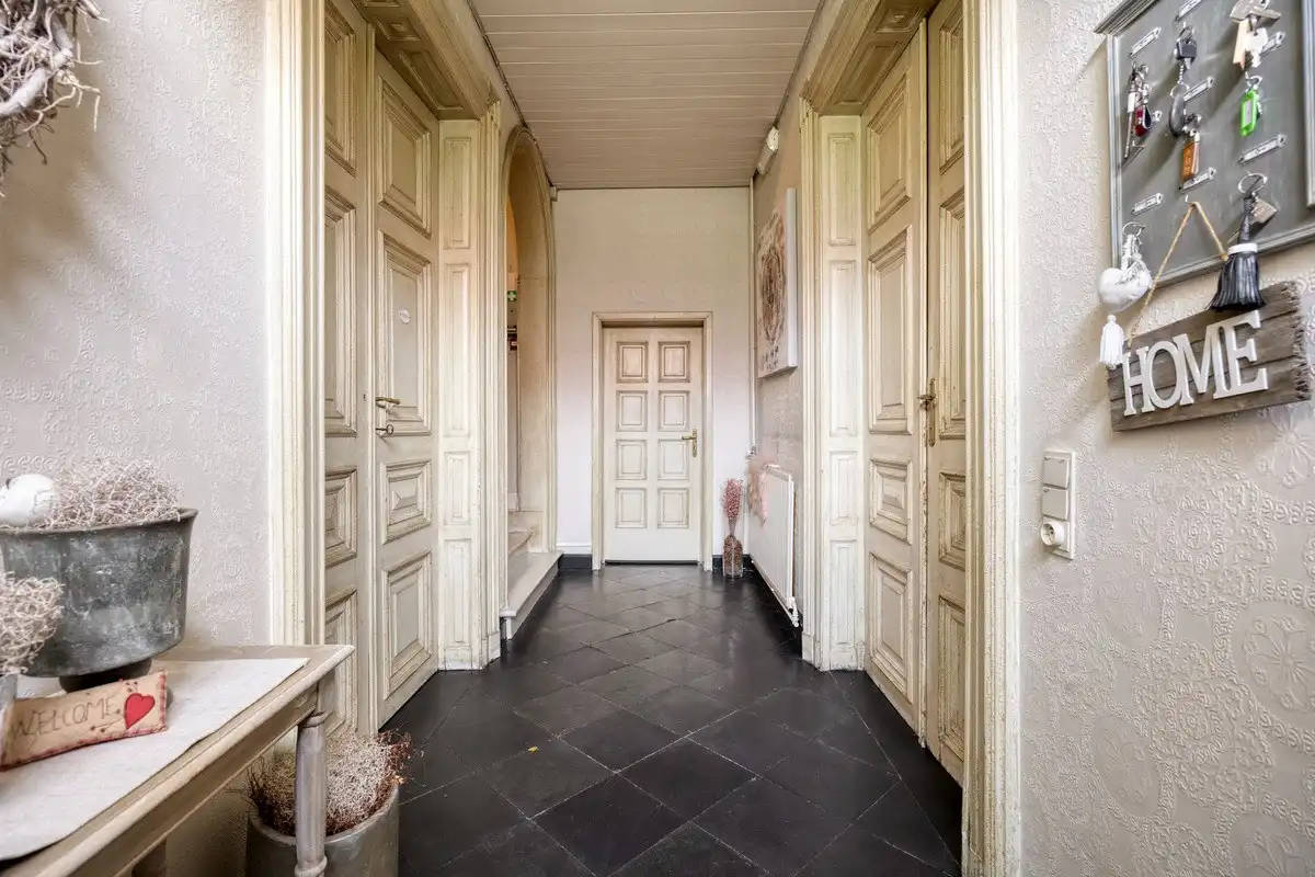 Bijzonder historisch herenhuis te koop in Heppen foto 5