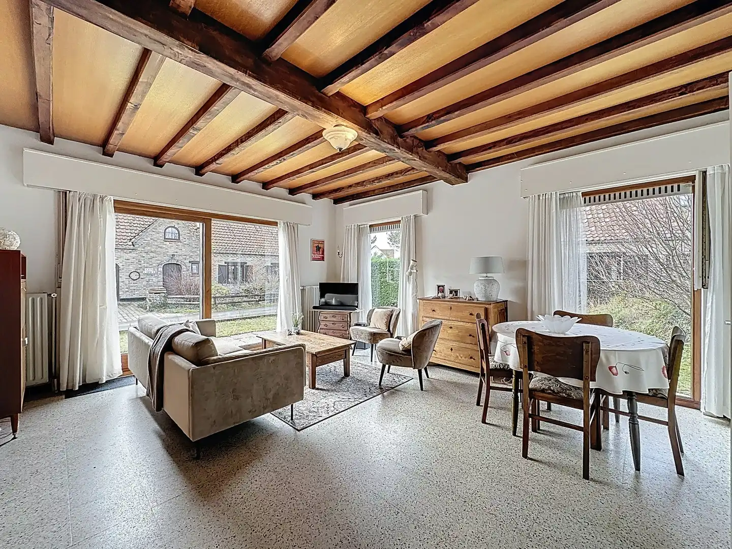 Welgelegen alleenstaande villa met opknapwerk Oostduinkerke-bad. foto 3