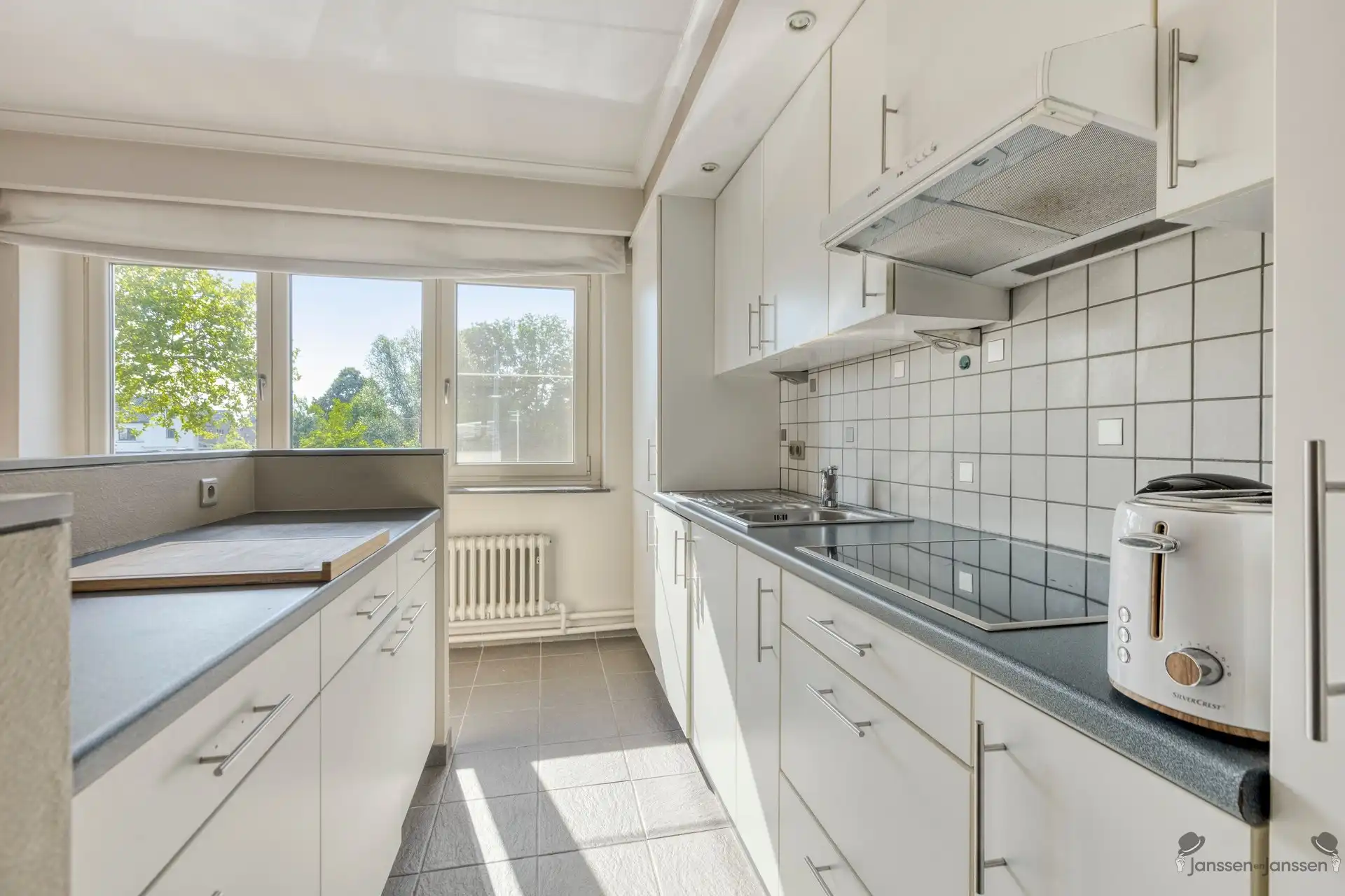 Commercieel handelspand met ruim appartement op toplocatie in Hasselt foto 17
