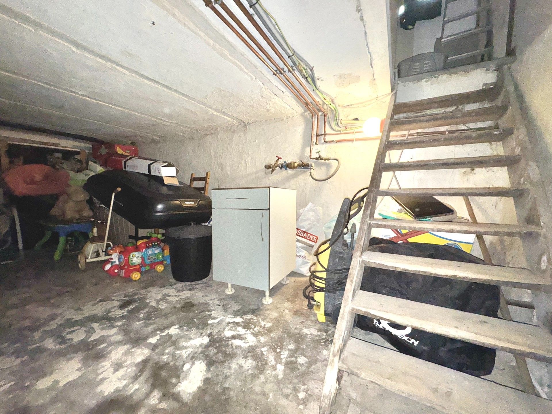 WONING MET 4 KAMERS - TUIN - GROTE CARPORT & UITWEG ACHTERAAN - 433 M² foto 25