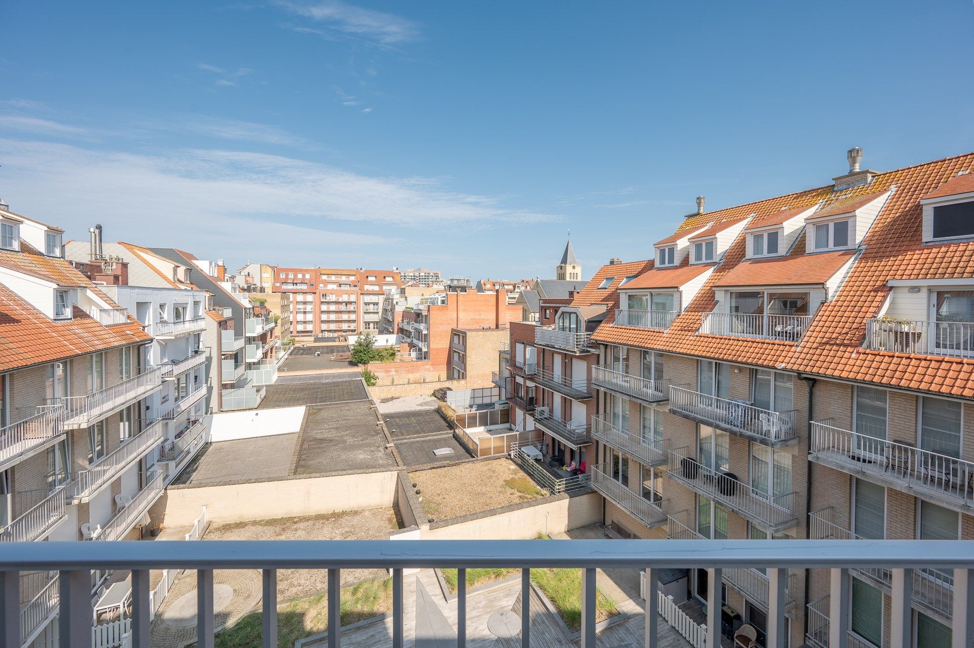 Prachtig, ruim 2 slaapkamer appartement met ruime terrassen centraal gelegen op de Zoutelaan te Knokke. foto 9