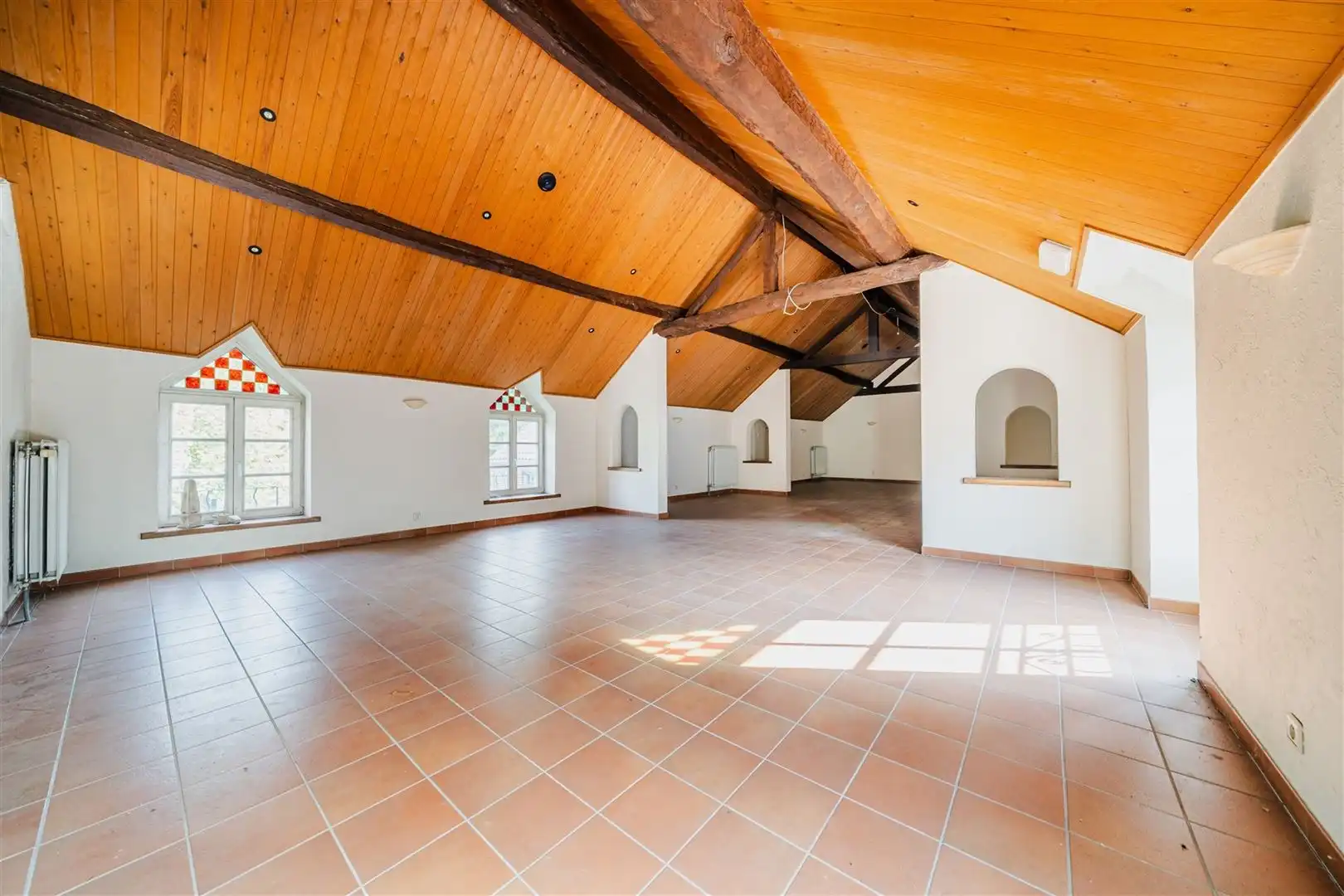 Handelscomplex met appartement in centrum Landen foto 18