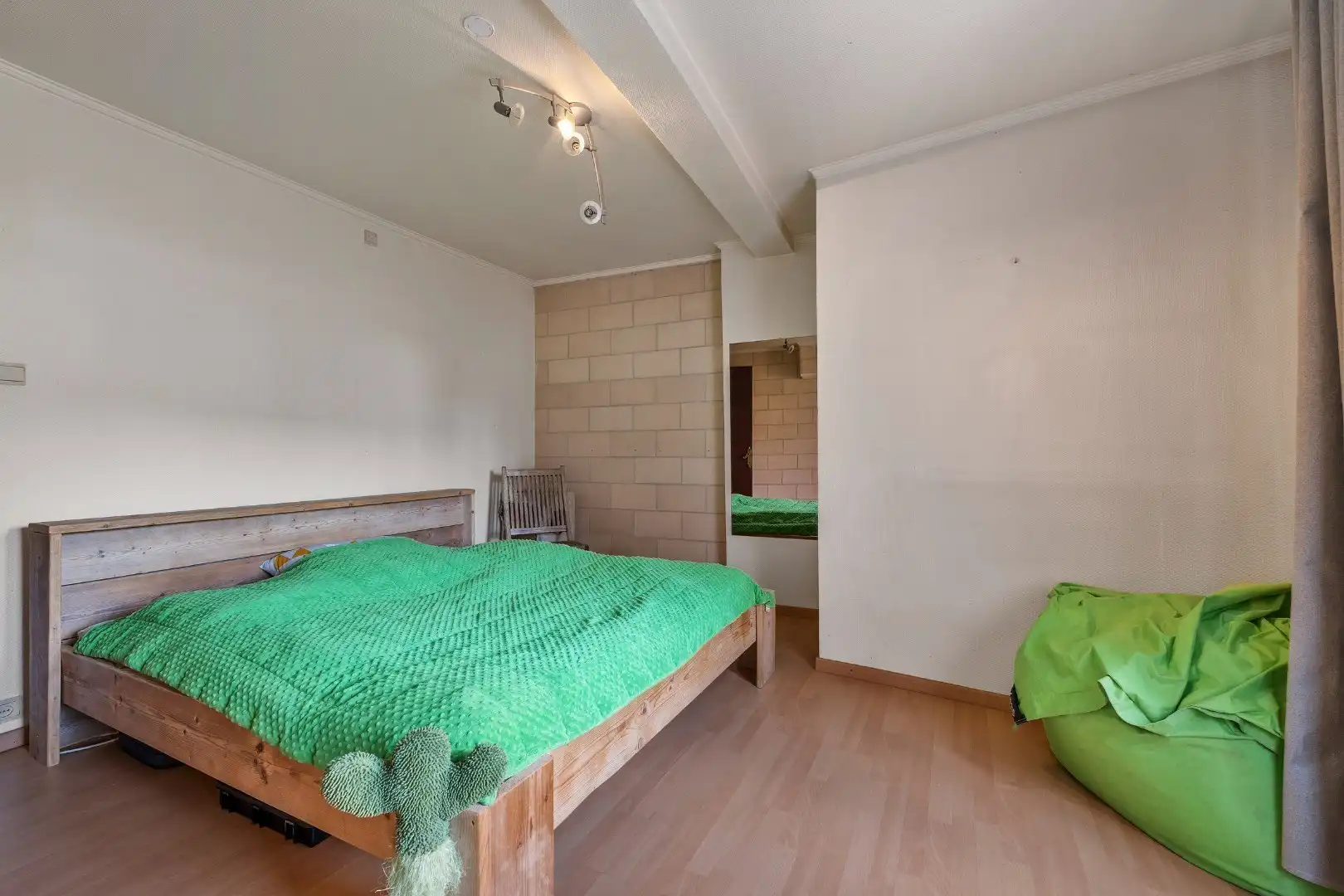 Gezellige woning met 4 slaapkamers en toffe stadstuin in Menen foto 9