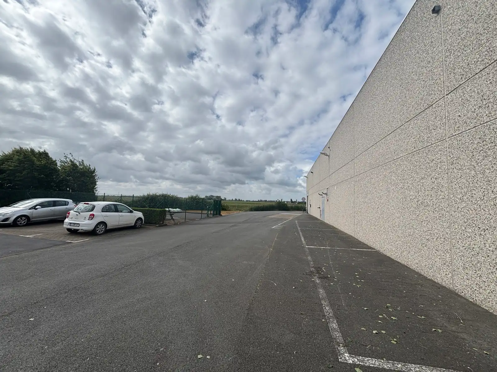 Baanwinkel (725 m²) met optimale visibiliteit te Oostende foto 4