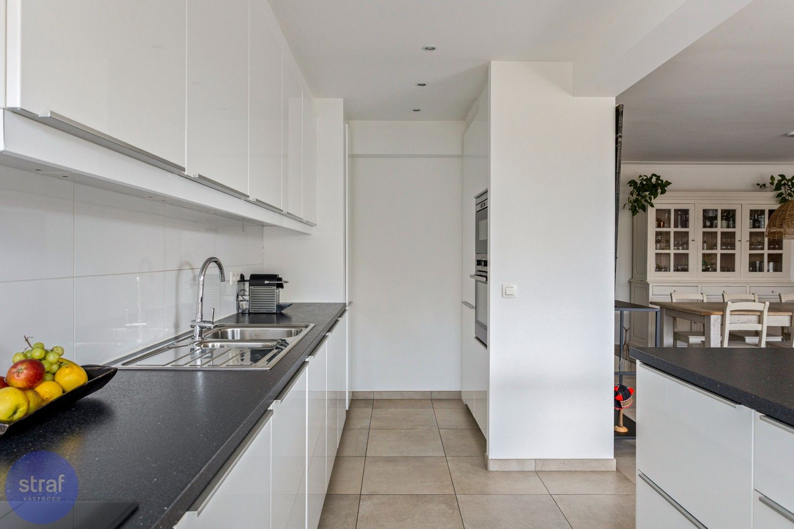 Gerenoveerd appartement met 3 slaapkamers op de 6de verdieping foto 7