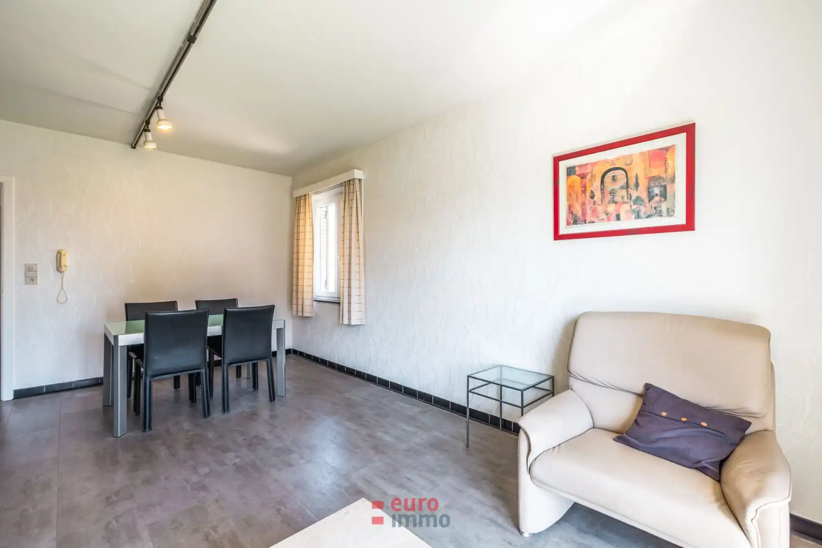 Appartement met 3 slaapkamers aan de rand van de villa-wijk! foto 4