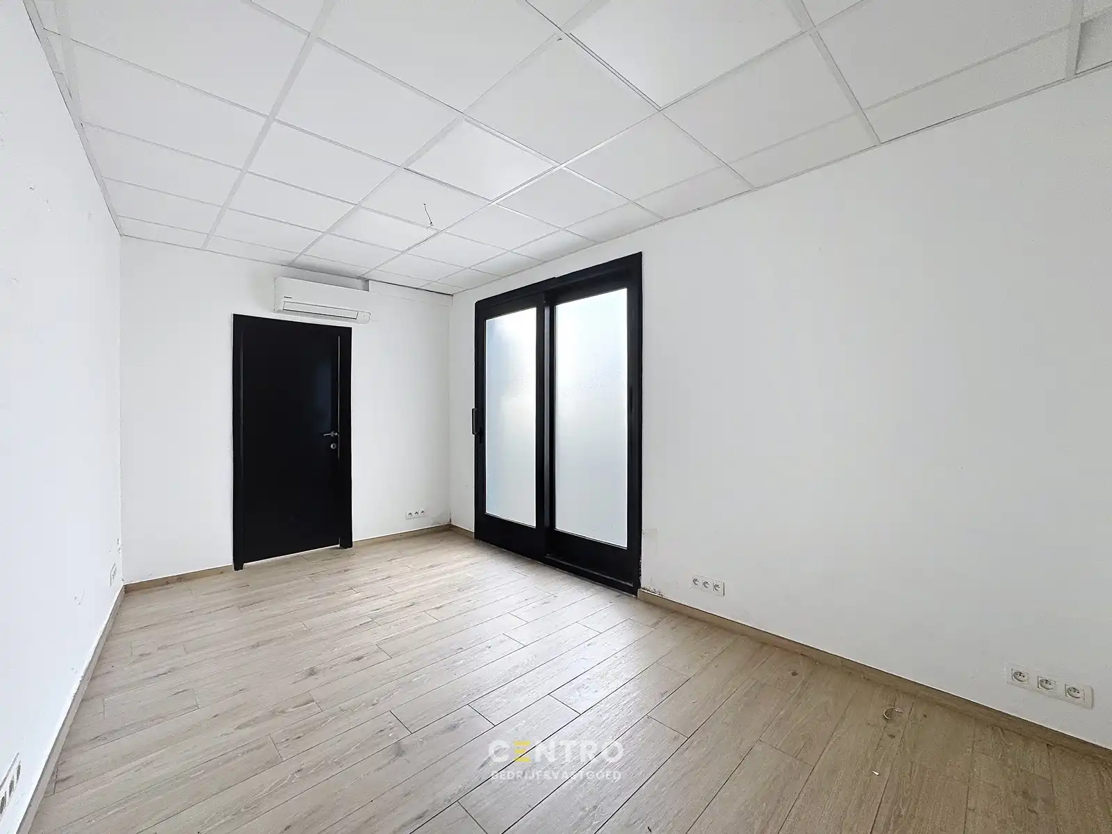 Handelspand op centrale ligging te Ledegem! foto 9