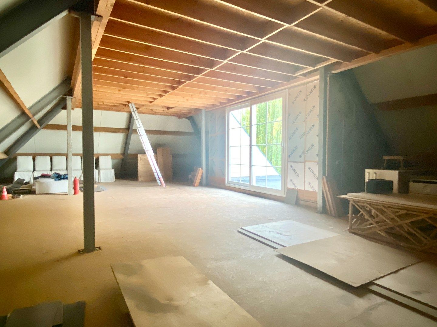 Stockage / opslagplaats van +-136 m² met bijhorende koer. foto 7