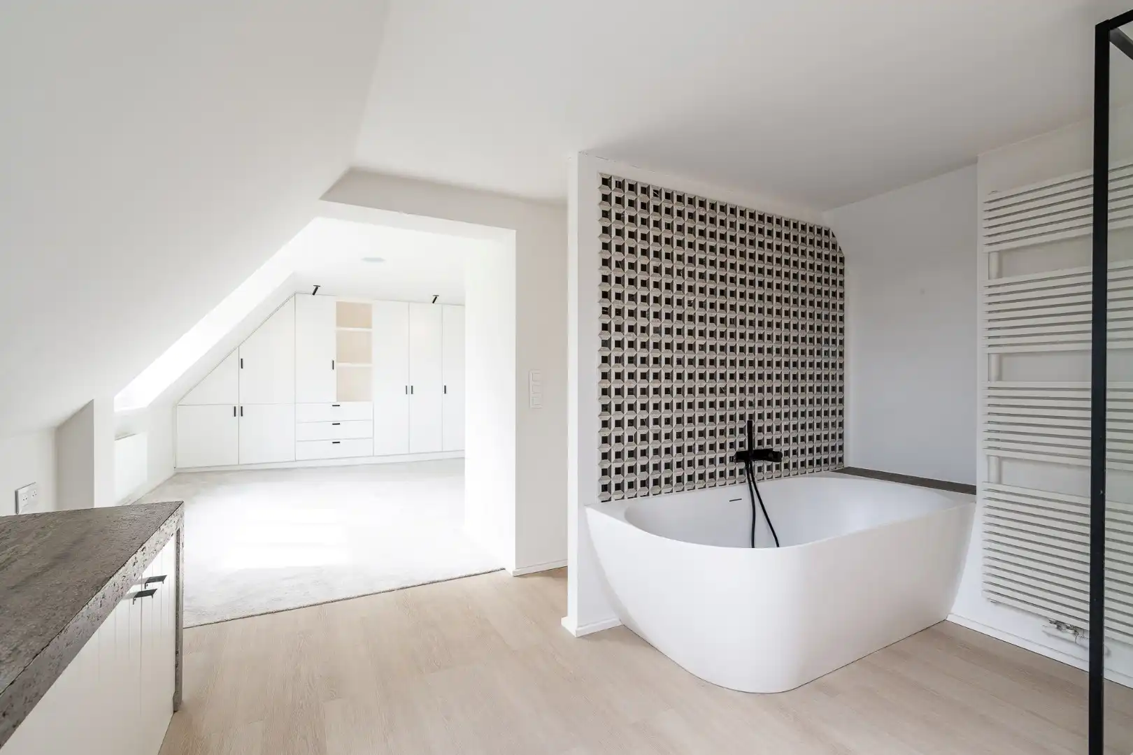 Exclusieve karaktervolle woning op een enorm perceel met 4 slaapkamers, super grote tuin met prachtig zicht op de polders foto 20