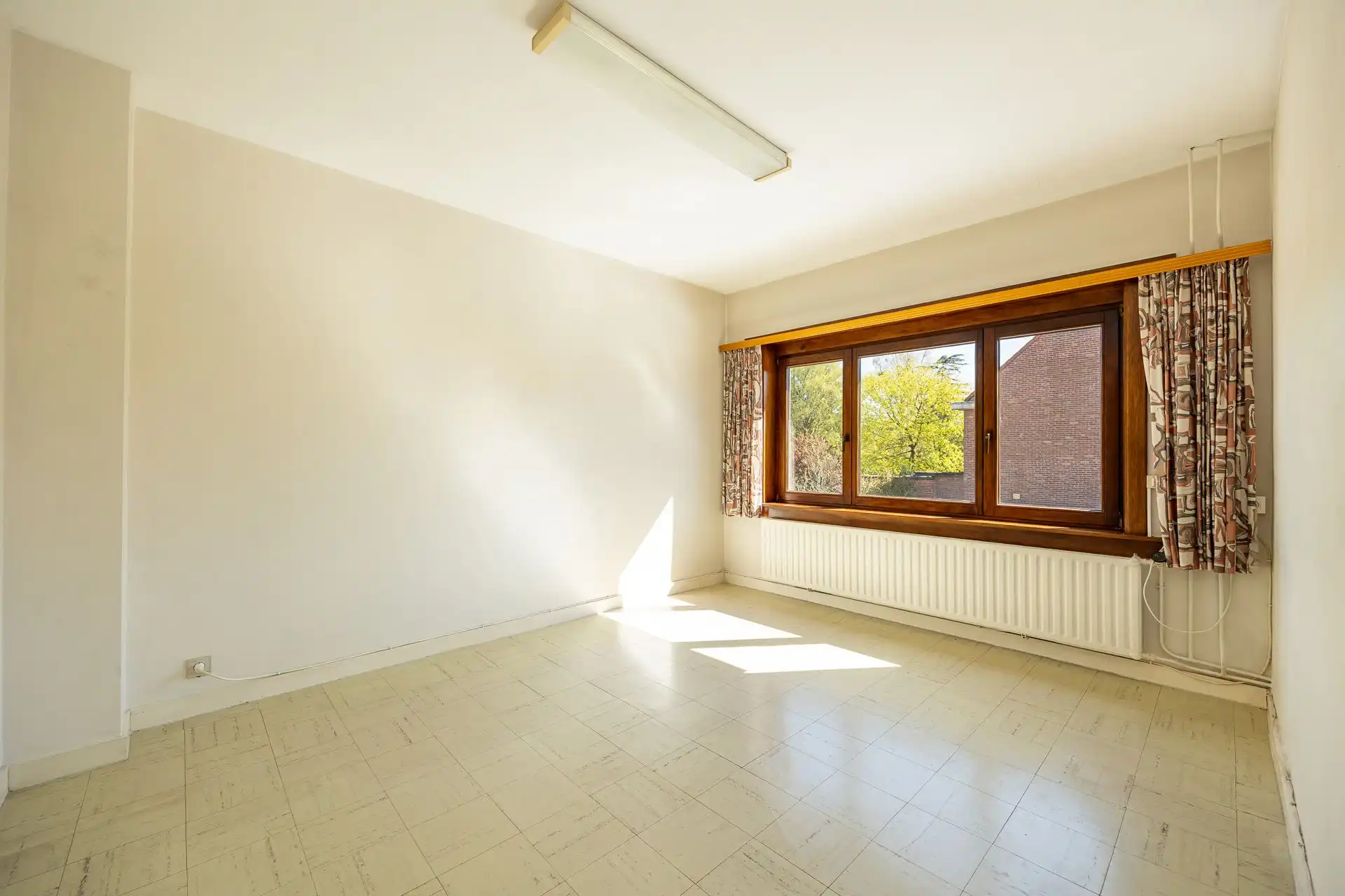 Ruime halfopen bebouwing met 5 slaapkamers, garage en zonnige tuin op toplocatie! foto 22