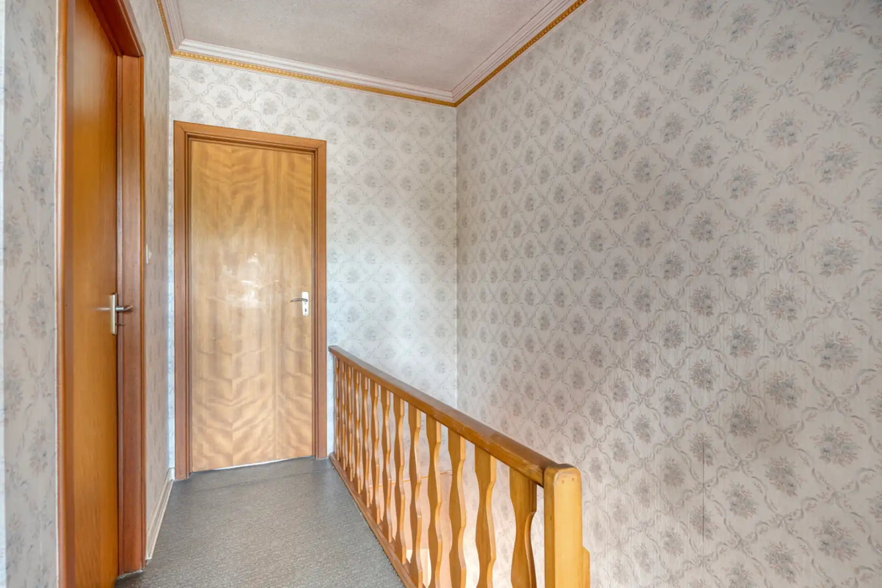 IN OPTIE - Solide te renoveren burgerwoning mét doorgang in Opstal foto 14