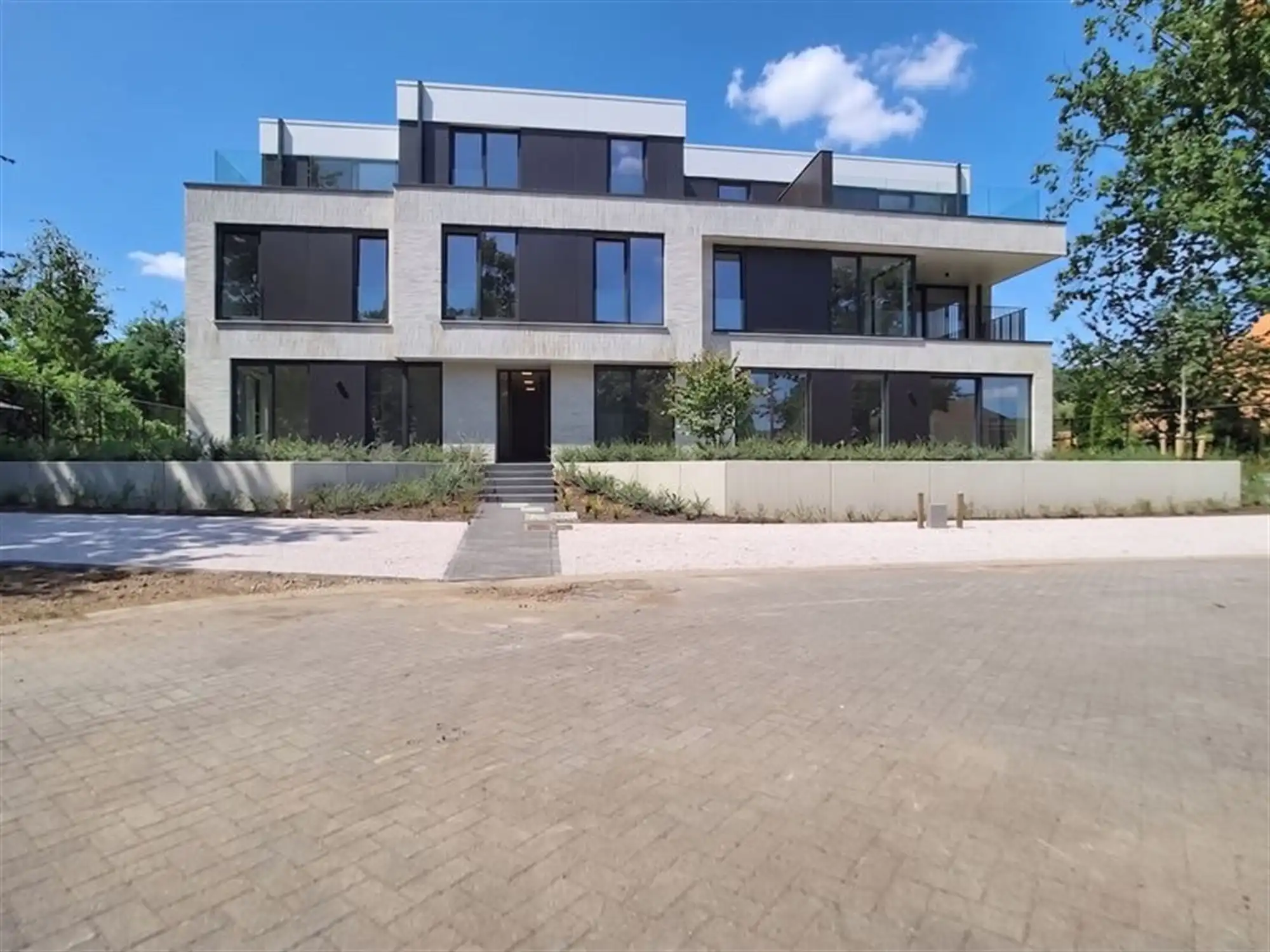 18 stijlvolle nieuwbouwappartementen aan de voet van Beerzelberg foto {{pictureIndex}}