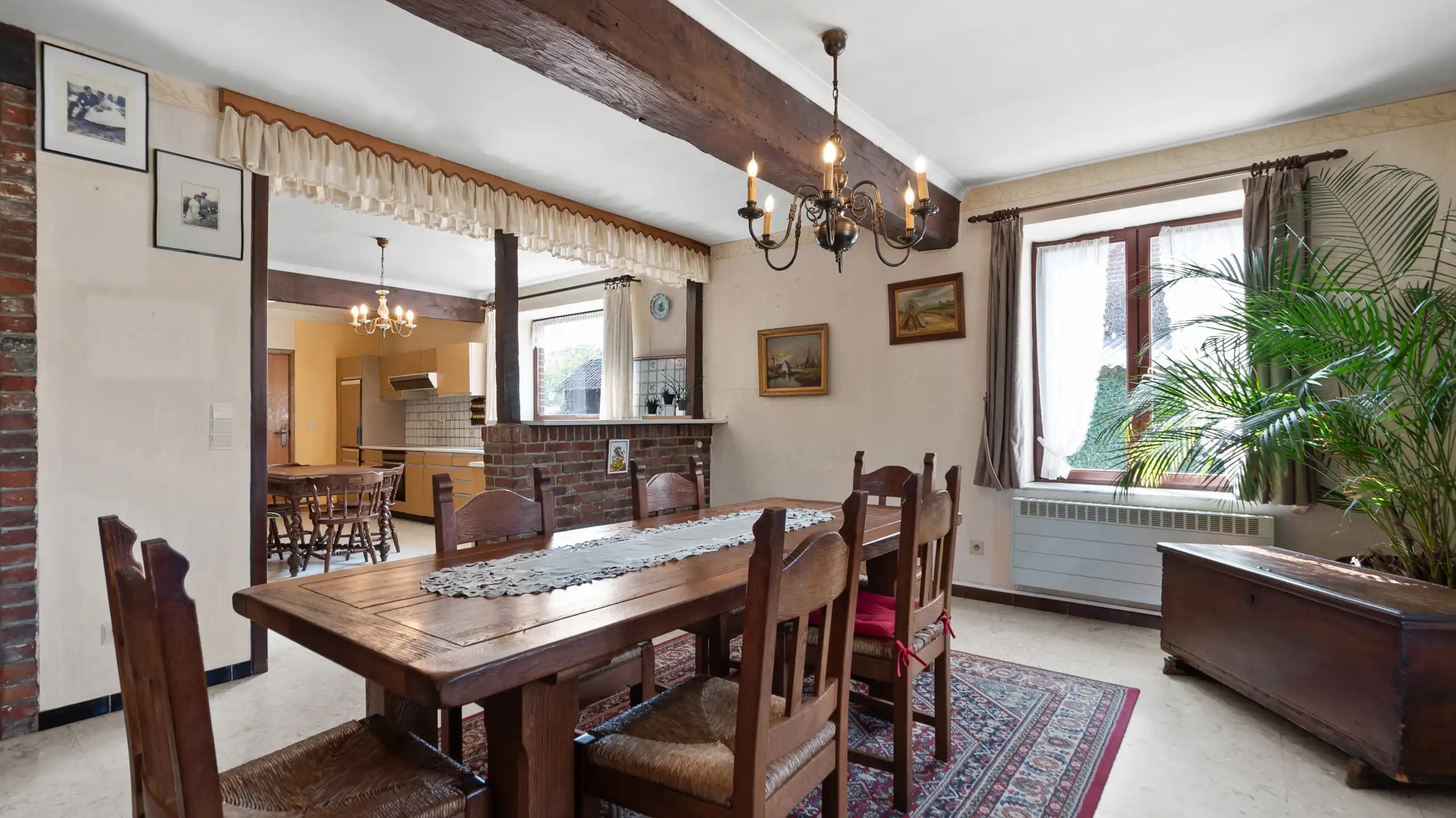 TIELT-WINGE- Ruime woning met bijgebouwen, binnenkoer op 96a foto 12