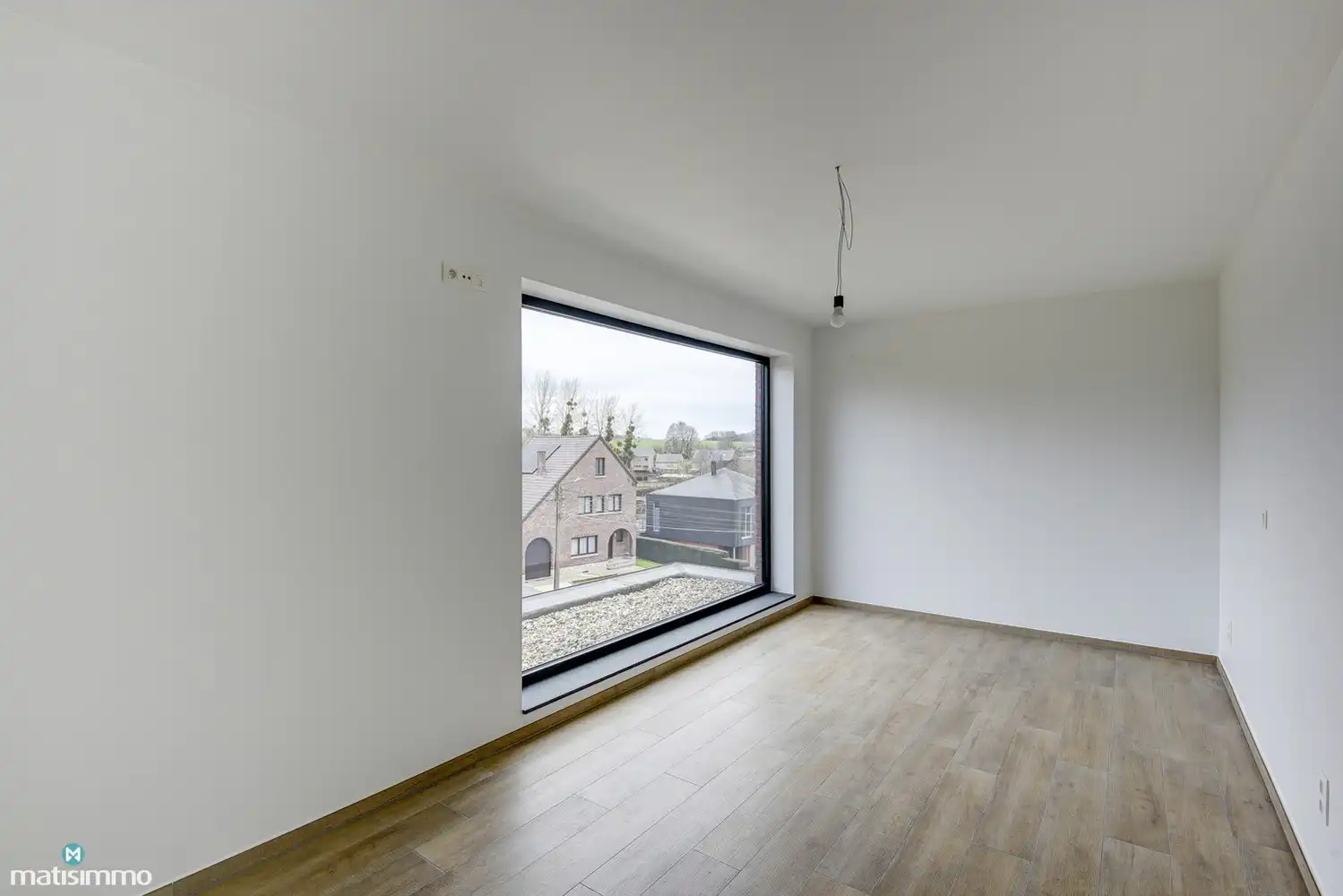 VOLLEDIG AFGEWERKTE EN GESCHILDERDE NIEUWBOUWWONING (EPB E10) MET 3 SLAAPKAMERS, 2 BADKAMERS, 2 GARAGES, KELDER EN AANGELEGDE TUIN IN WERM foto 14