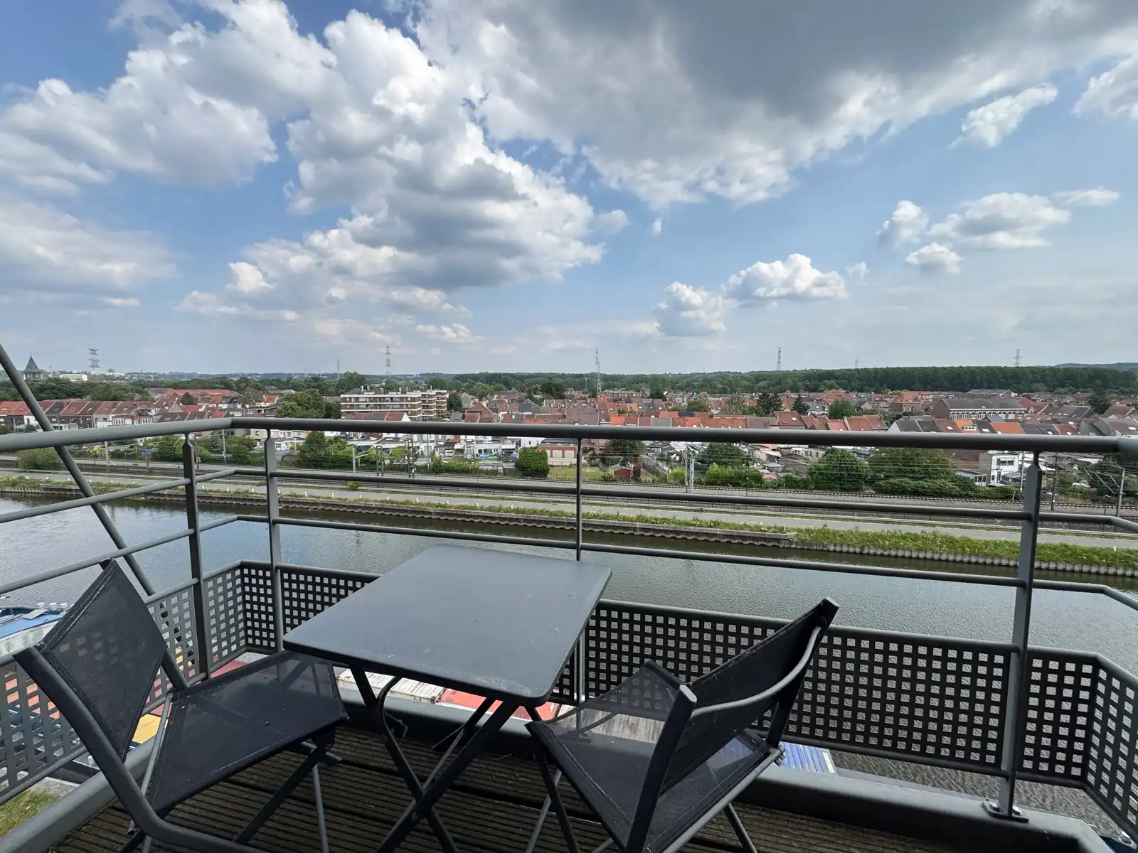 Unieke loft met 2 slaapkamers, terras en zicht op de vaart foto 11