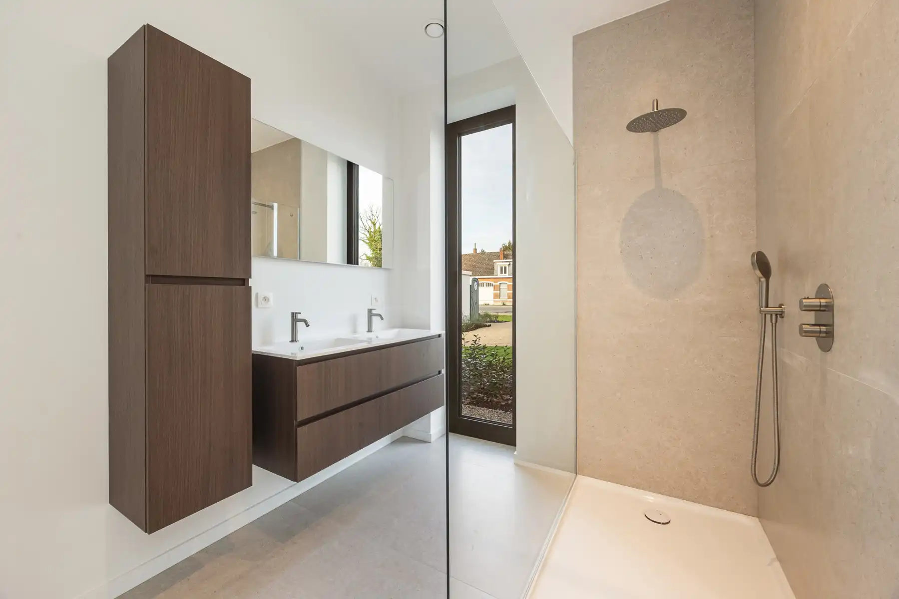 Prestigieus nieuwbouwappartement met ruime tuin en terras. foto 10