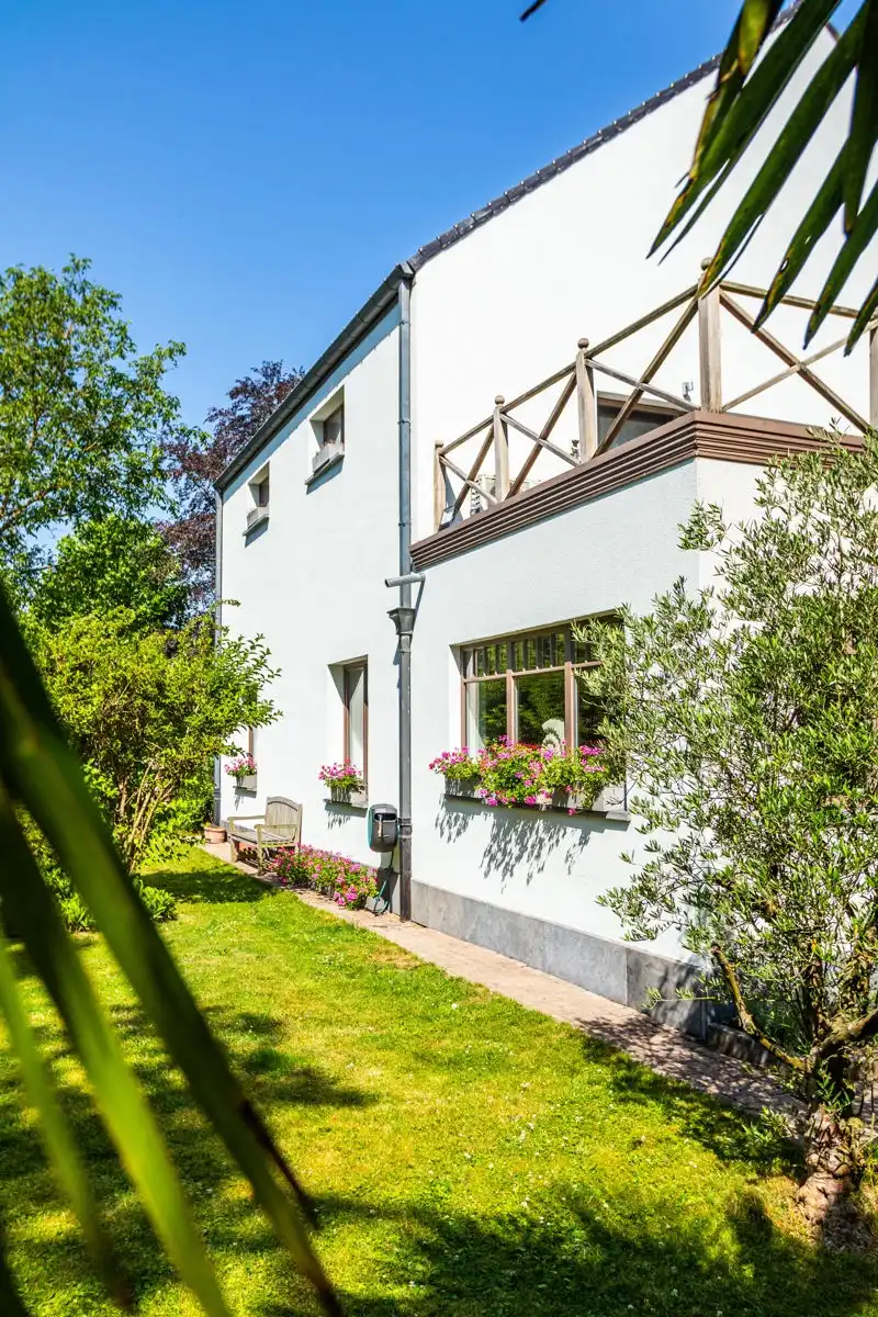 Ruime villa met zwembad en panoramische vergezichten foto 35