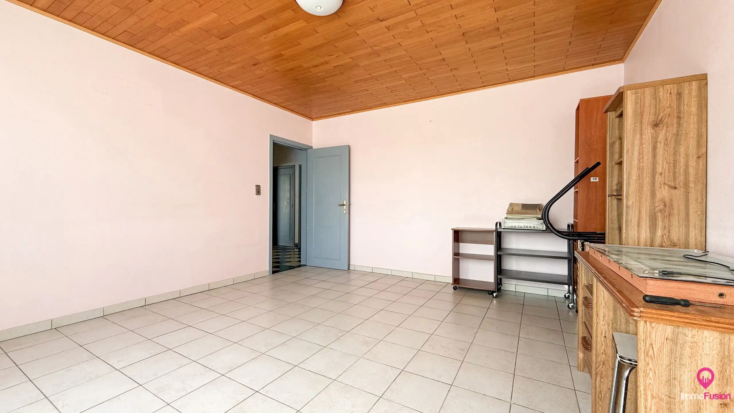 Ruime open bebouwing van 328m² met 5 slpk op toplocatie! foto 16