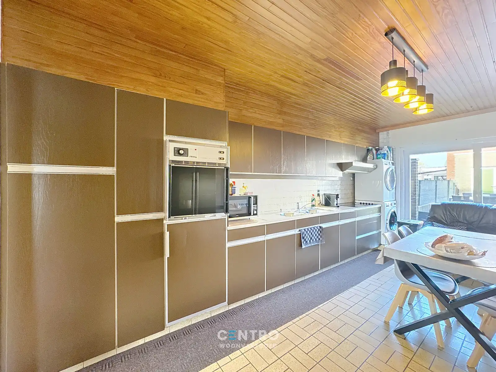 Interessante woning te Oekene met 5 slpks, garage én 4 parkeerplaatsen! foto 4