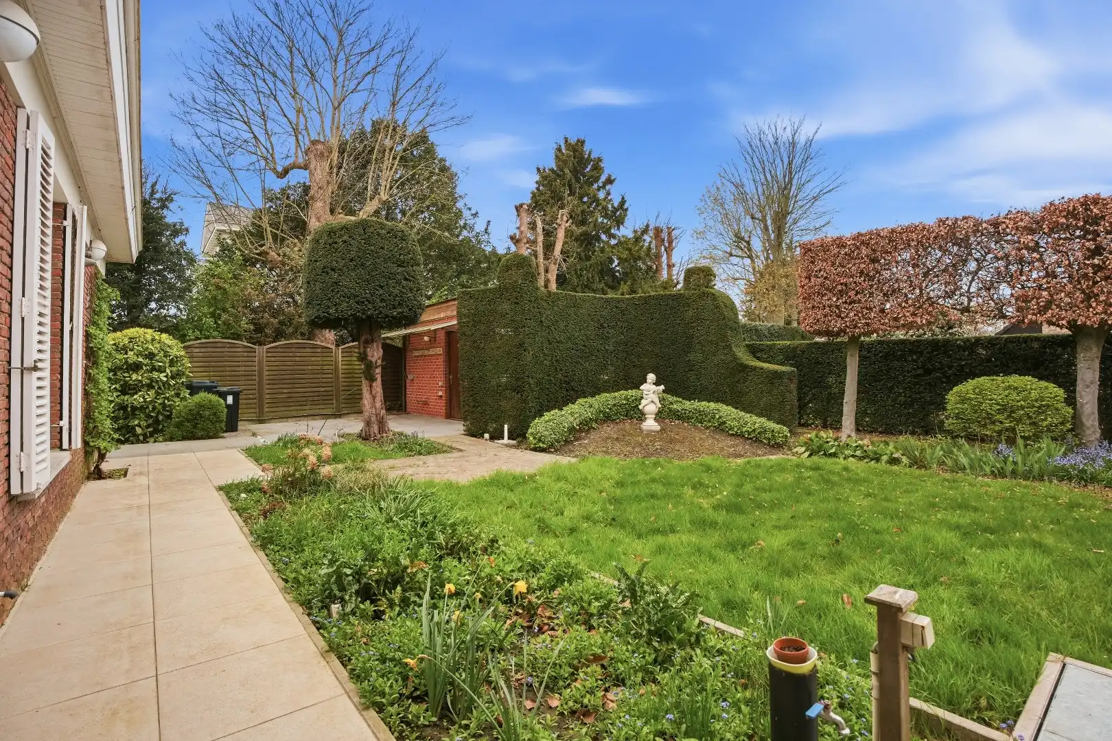Statige woning te koop in centrum Stasegem, onder de kerktoren op 1000 m² grond, afgewerkt met authentieke en kwaliteitsvolle materialen. foto 30