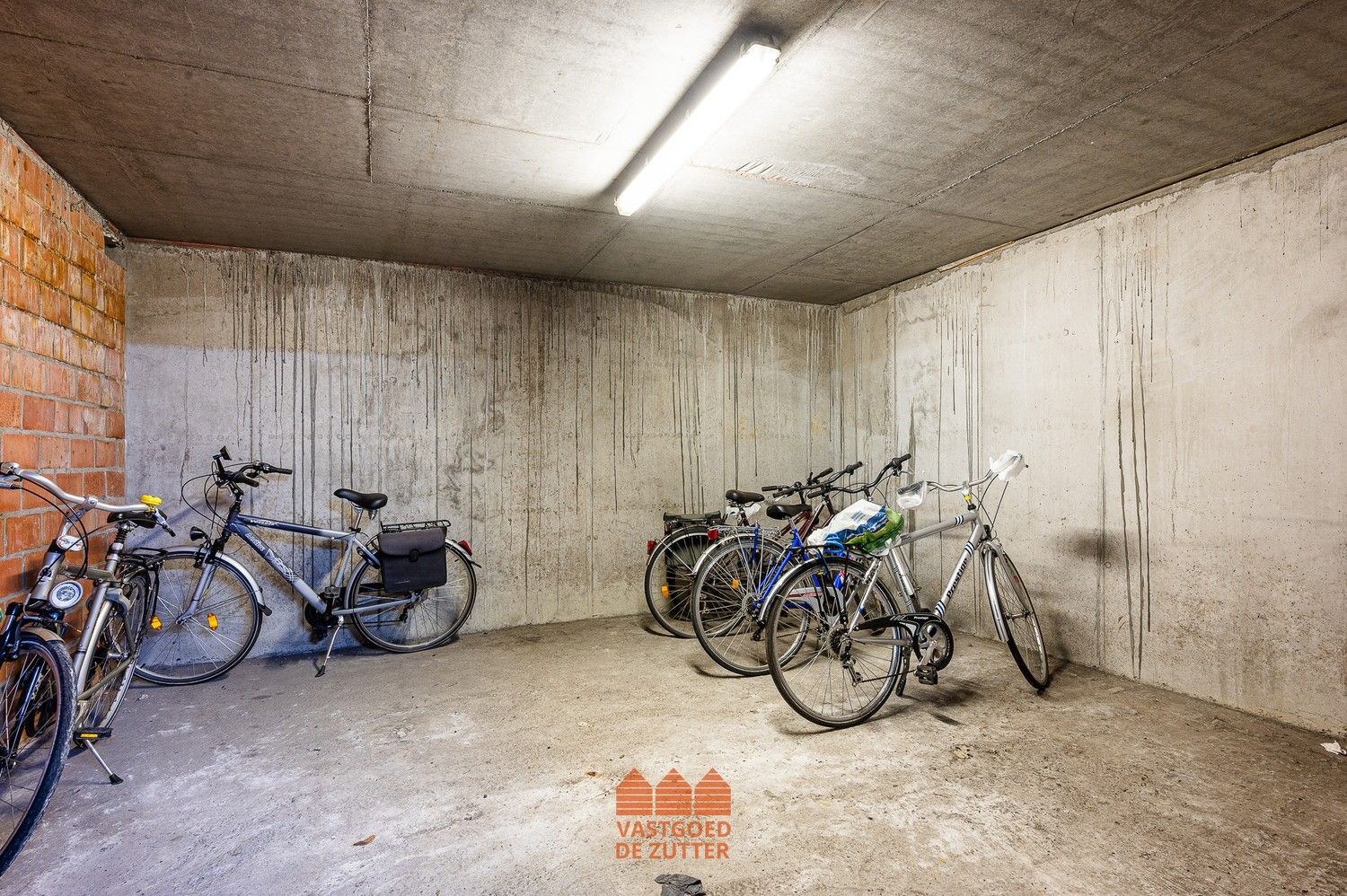 Instapklaar gerenoveerd appartement met terras foto 19
