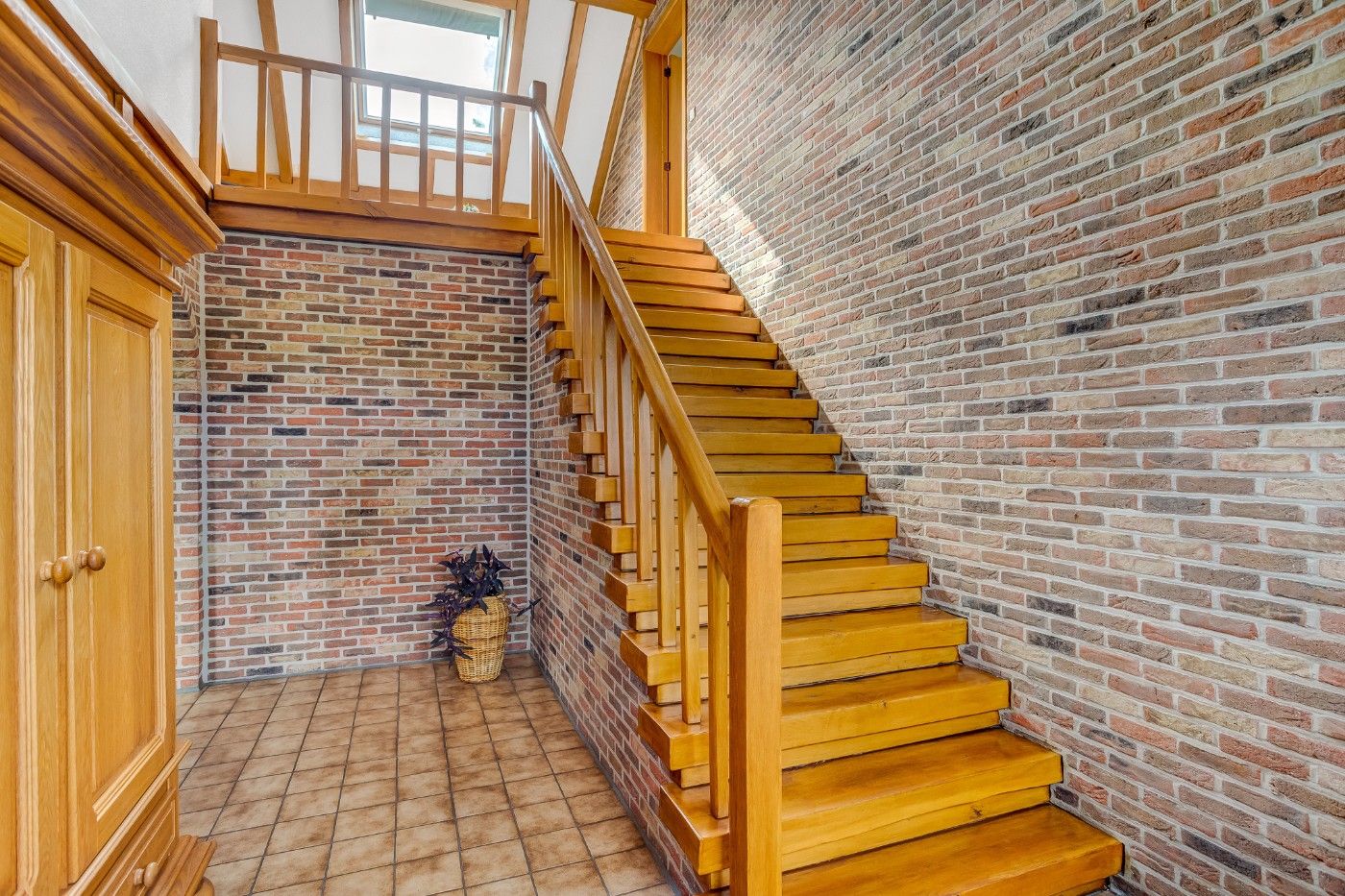 Landelijke, vrijstaande woning met 3 slpk., garage, schuur en zuid-tuin foto 2