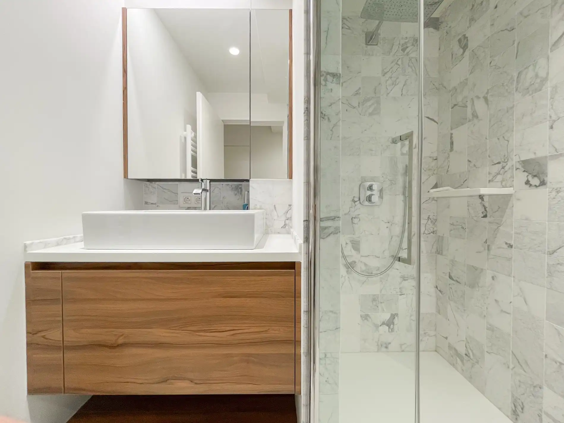 Stijlvol, instapklaar appartement met een ruim terras gelegen aan het Lichttorenplein op enkele passen van de zee. foto 23