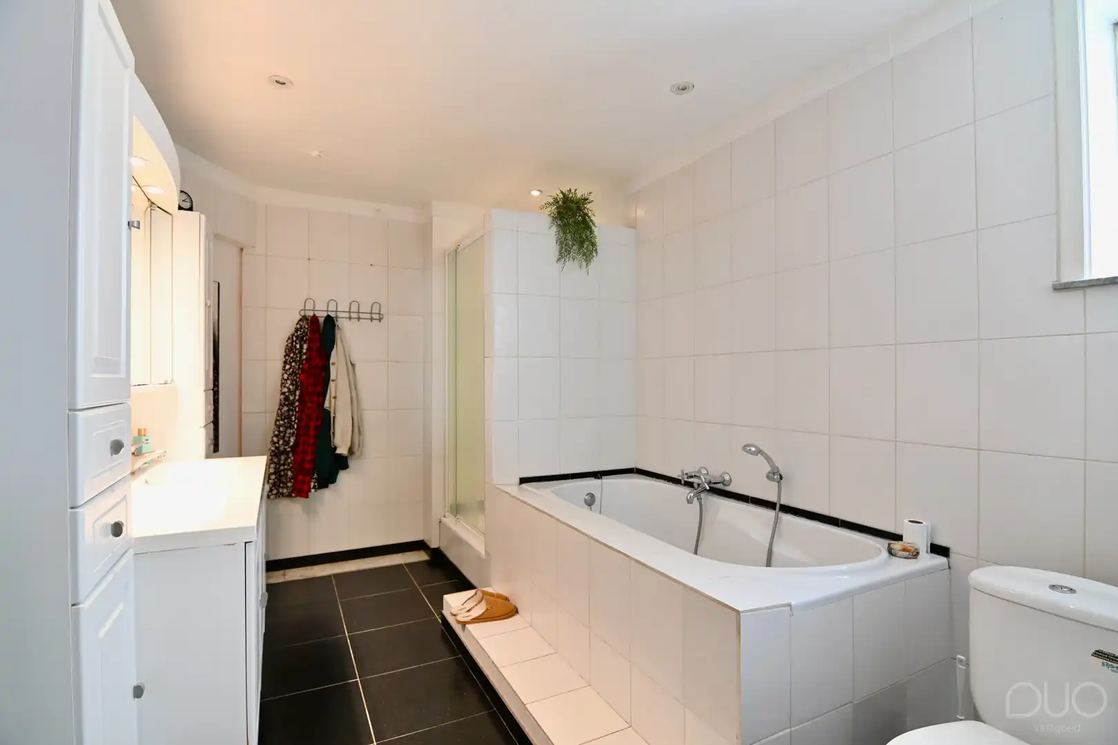 Ruim pand - makkelijk op te delen in 2 appartementen en grote tuin in het centrum van Zepperen foto 11