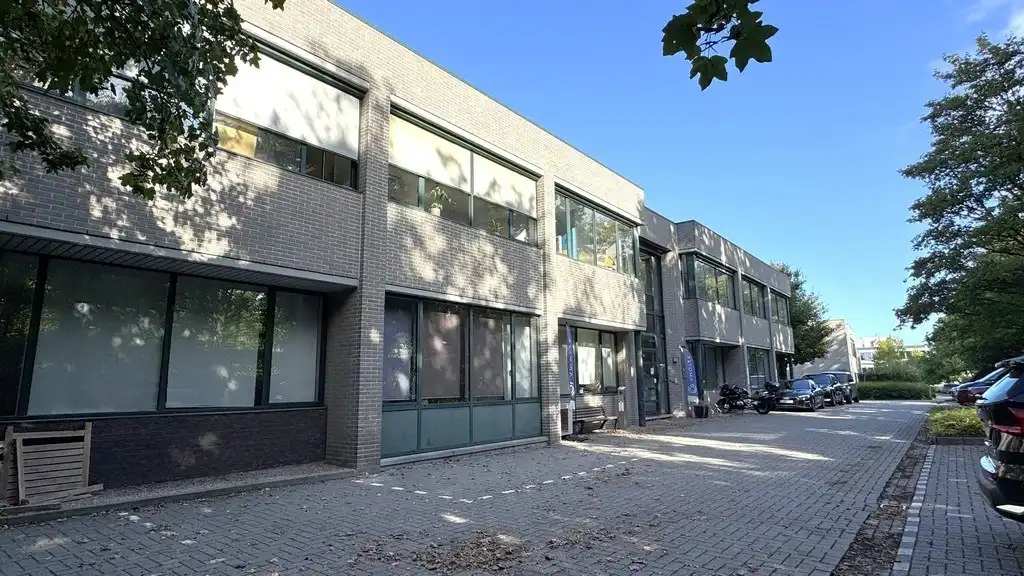 Instapklaar gelijkvloers kantoor vlakbij N171 te Kontich foto 2