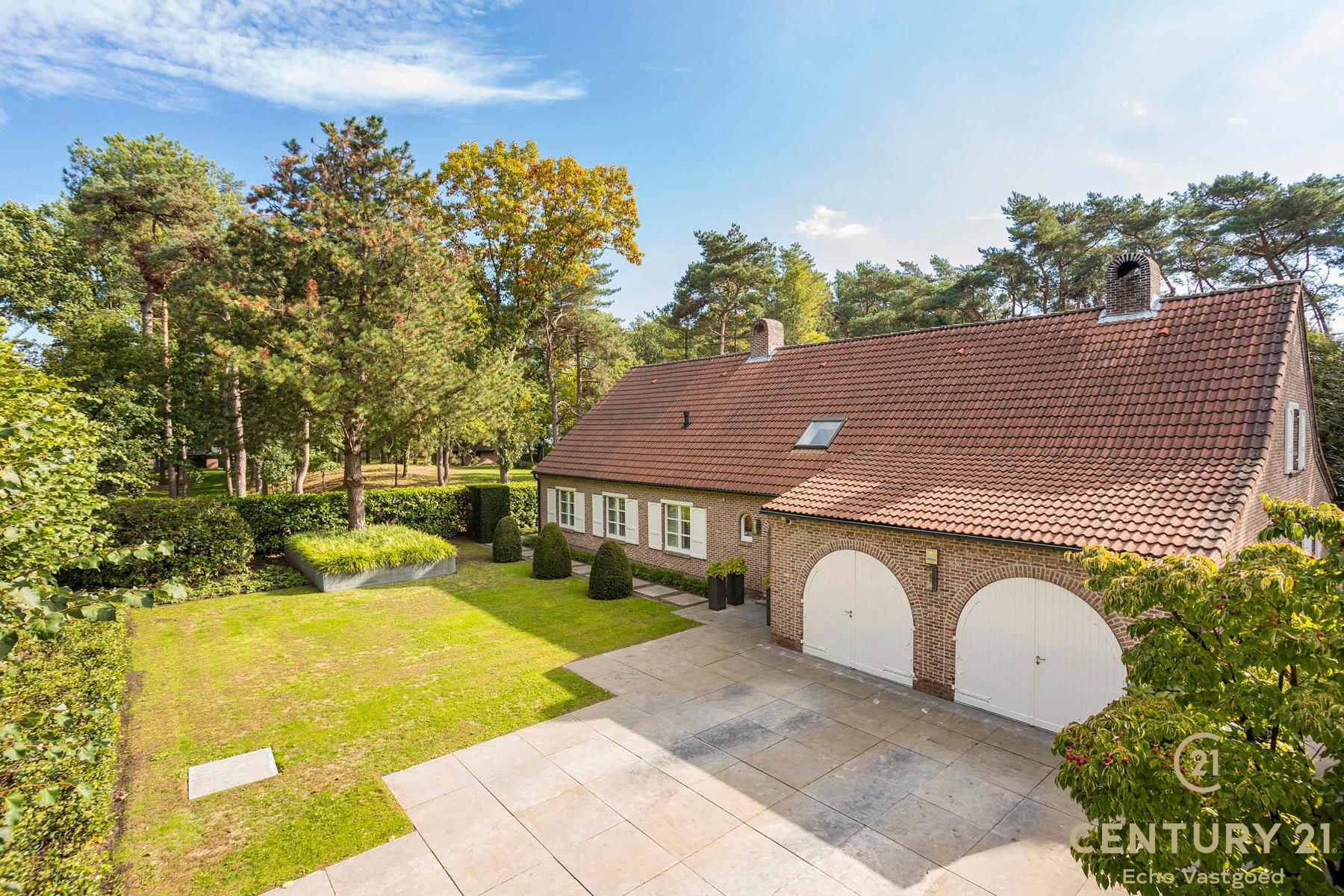 Gelijkvloerse villa met véél mogelijkheden op ca 2630m² foto 3