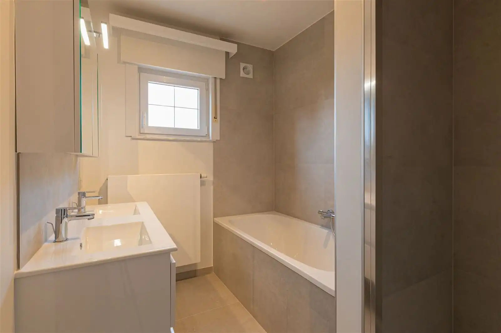 Landelijk gelegen 4-gevel villa - volledig vernieuwd foto 20